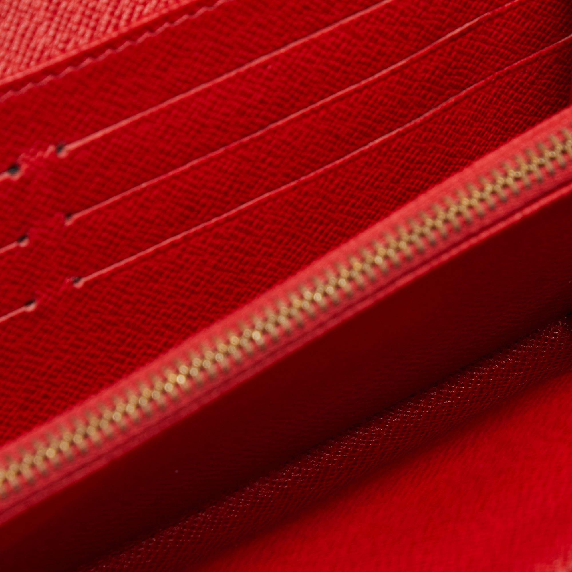 Crafted from the signature Monogram canvas, this Louis Vuitton Sarah wallet is a valuable accessory from the brand's limited edition 'Groom' collection. Its compartmentalized interior is perfect to store your monetary essentials, and the gold-tone