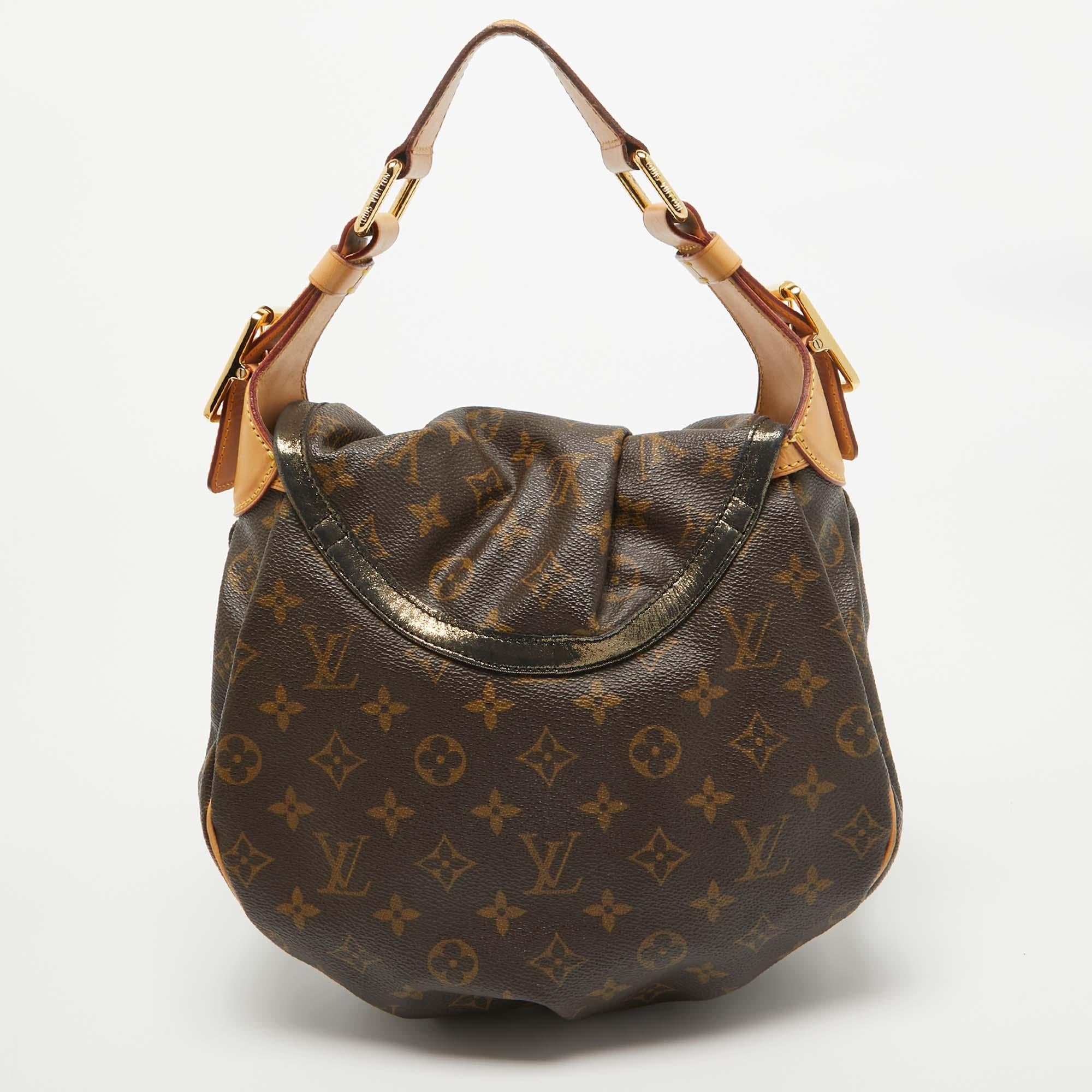 Louis Vuitton Monogram Canvas Limited Edition Kalahari PM Bag In Good Condition In Dubai, Al Qouz 2