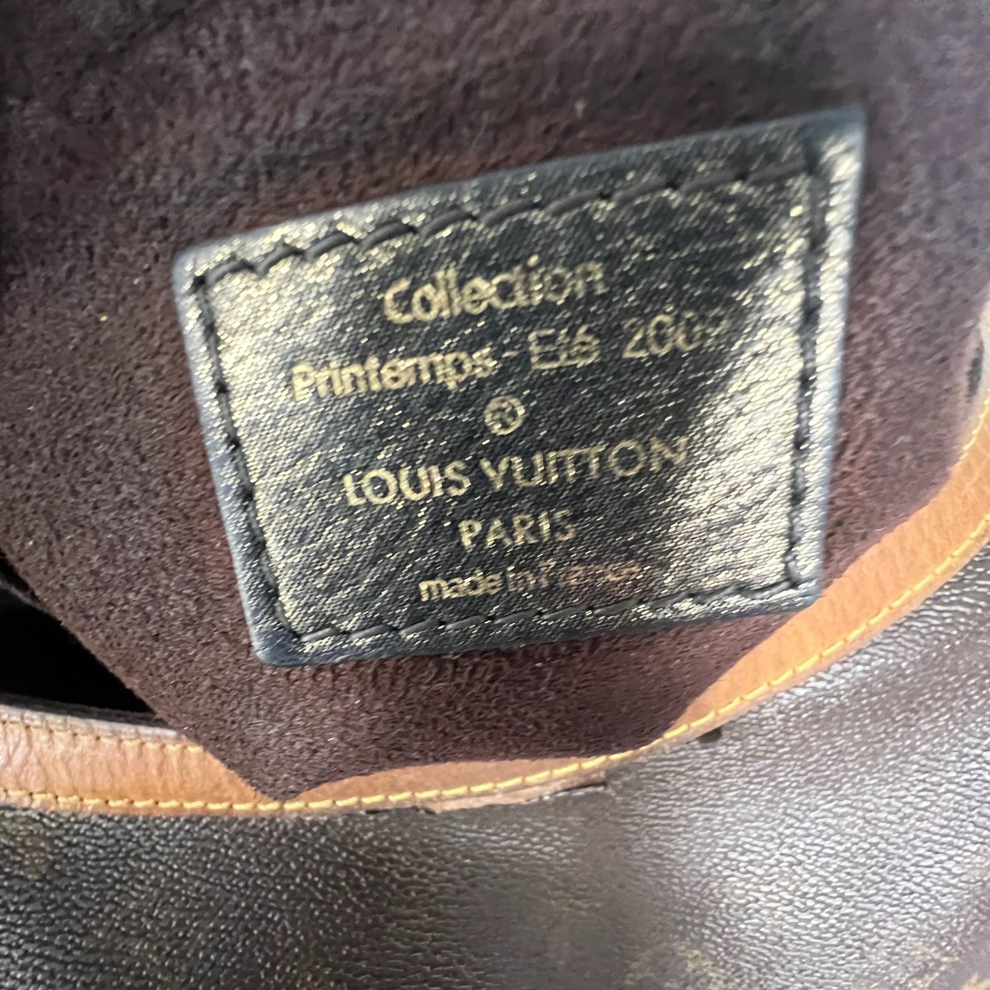 Louis Vuitton Monogram Canvas Limited Edition Kalahari PM Bag In Fair Condition For Sale In Montreal, Quebec