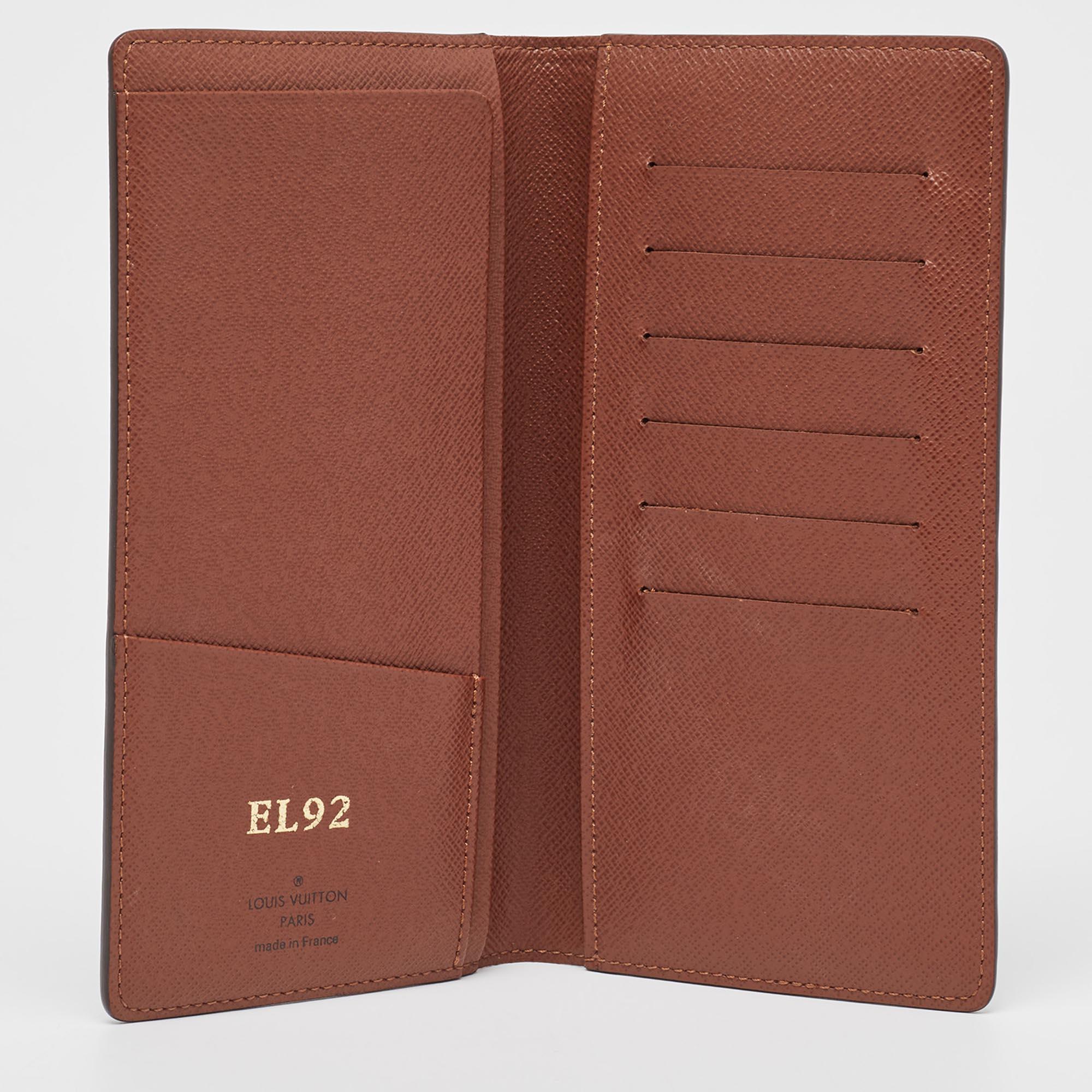 Featuring a Monogram canvas exterior, this wallet is a convenient accessory. Give your essentials a stylish home with this magnificent wallet from the house of Louis Vuitton. Effortlessly carry your daily essentials with this wallet that comes in an