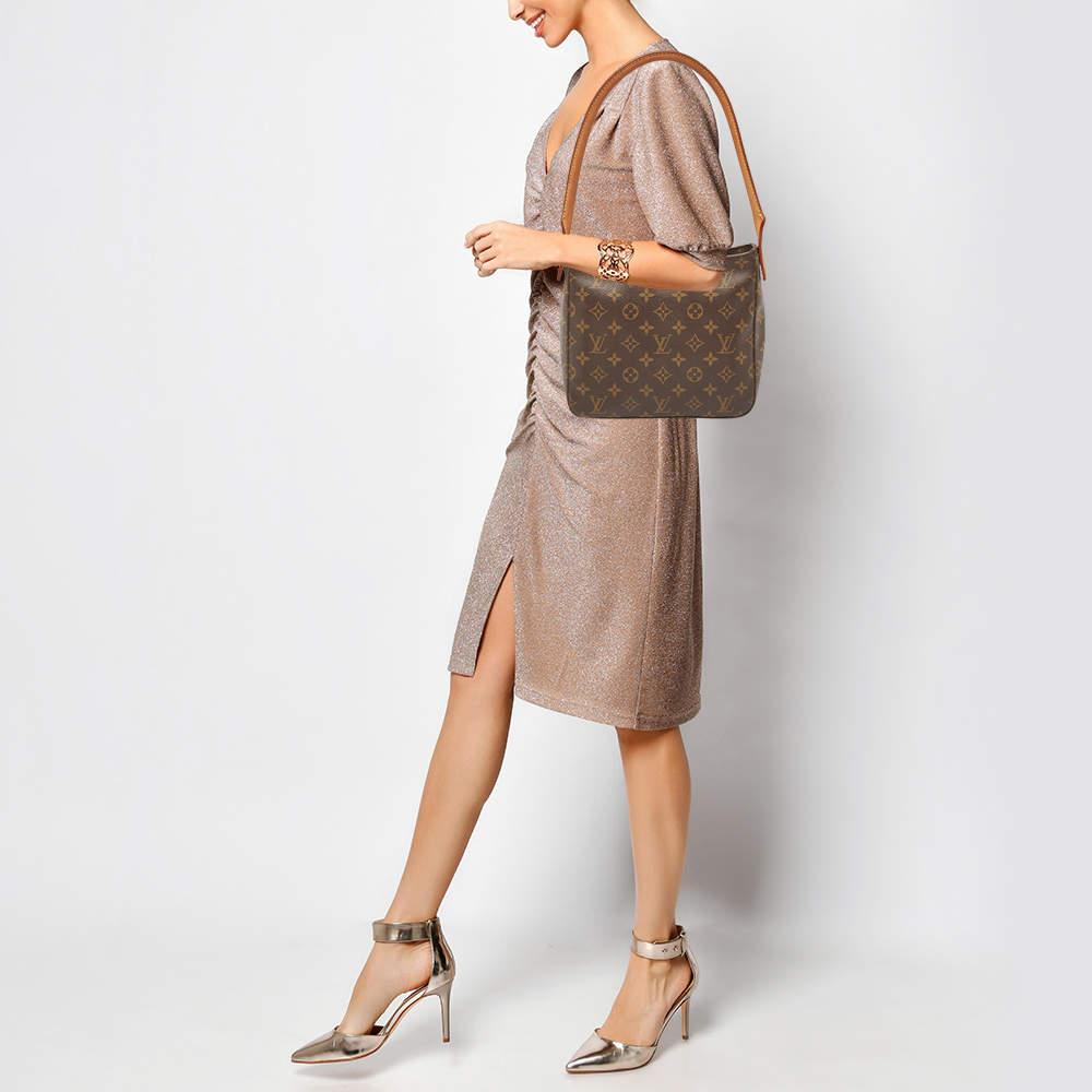 The Classic Looping bag from Louis Vuitton is an elegant way to stow your essentials. Crafted from a monogram canvas body this bag features a top zip closure and fitted with a single rolled top handle. The spacious Alcantara lined interior of this
