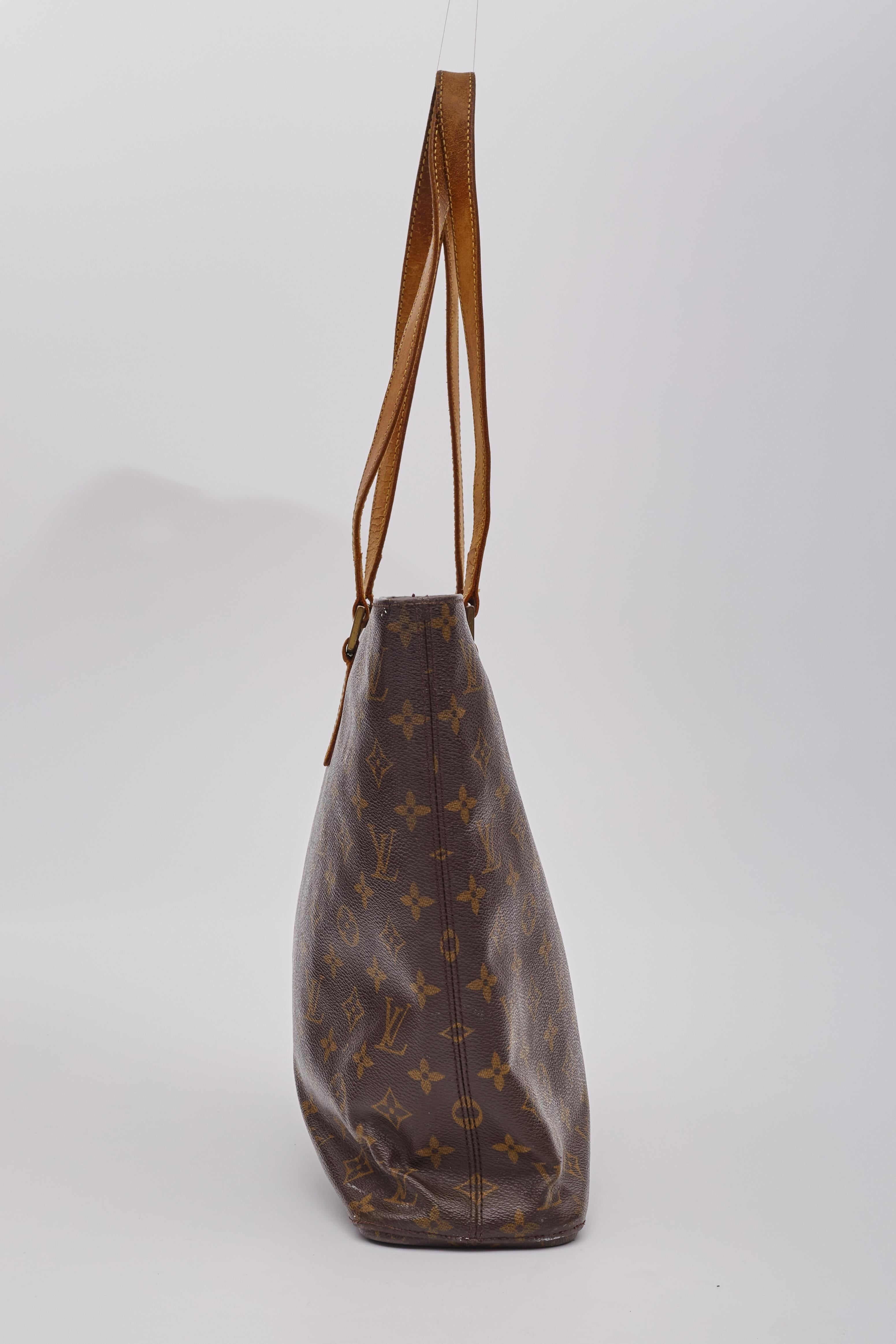 Louis Vuitton Monogrammierte Canvas Luco Tote Bag Gm aus Segeltuch im Angebot 1