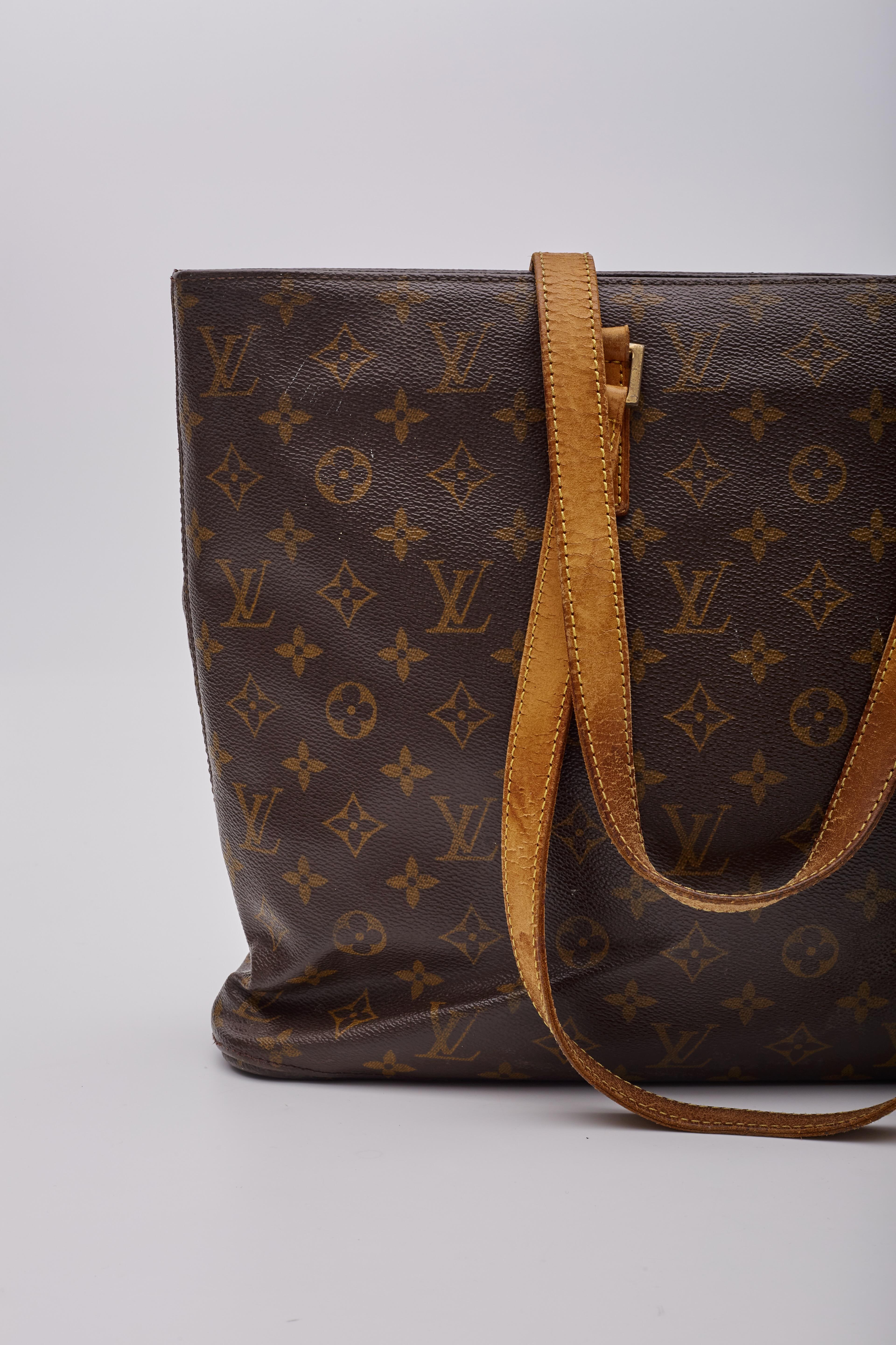 Louis Vuitton Monogram Canvas Luco Tote Bag Gm In Good Condition For Sale In Montreal, Quebec