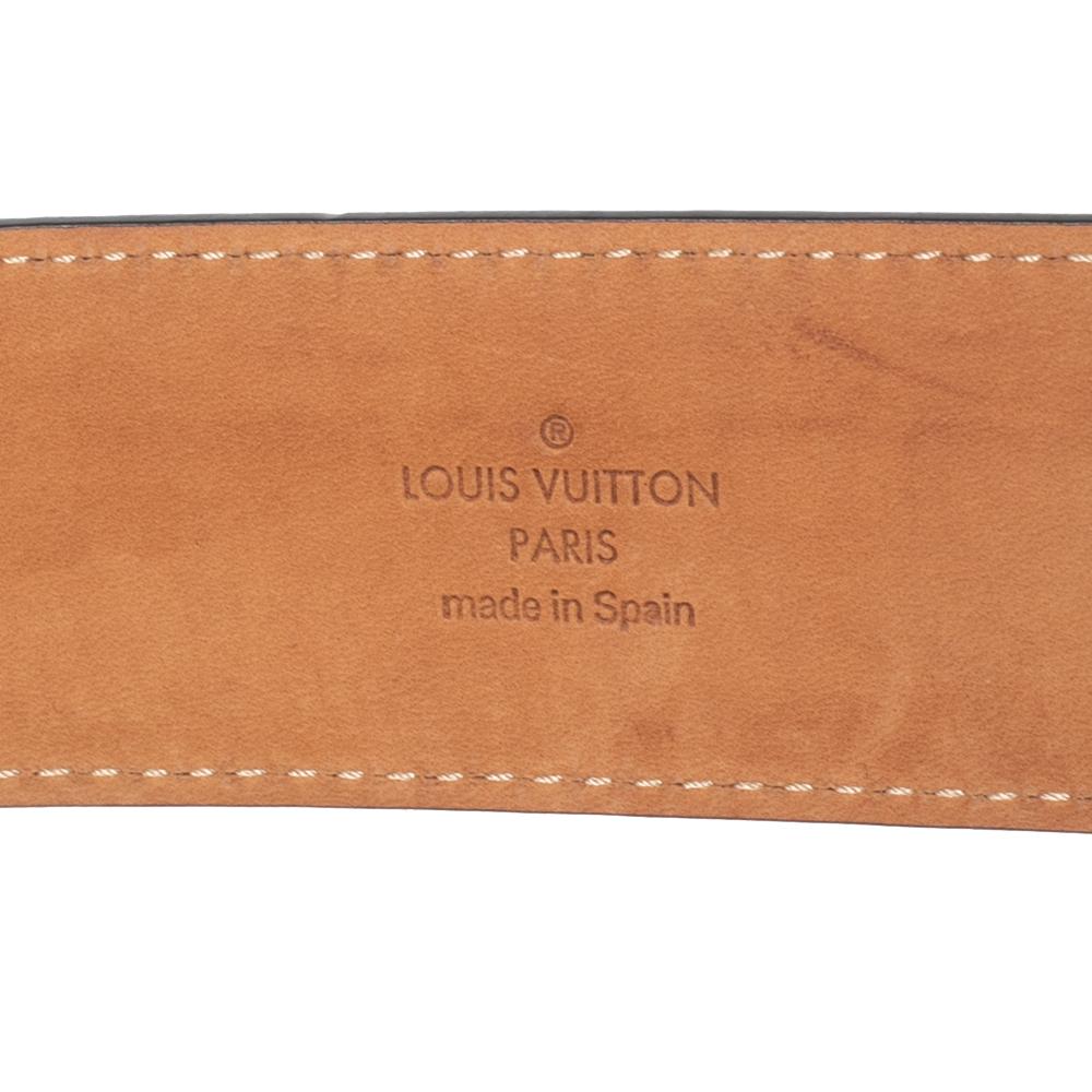 Elevate the look of your attire by accessorizing with this stunning belt from the House of Louis Vuitton. It has been designed using Monogram canvas with a gold-toned Initiales buckle fixed on the front. This belt flaunts a length of 85 cm. This