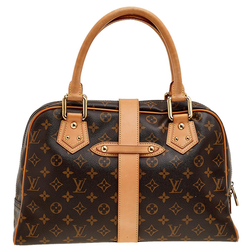 Own this gorgeous Manhattan GM Bag by Louis Vuitton today and flaunt it wherever you go. The bag has been crafted from signature Monogram canvas and lined with Alcantara on the insides. It is equipped with two push-lock pockets at the front and a