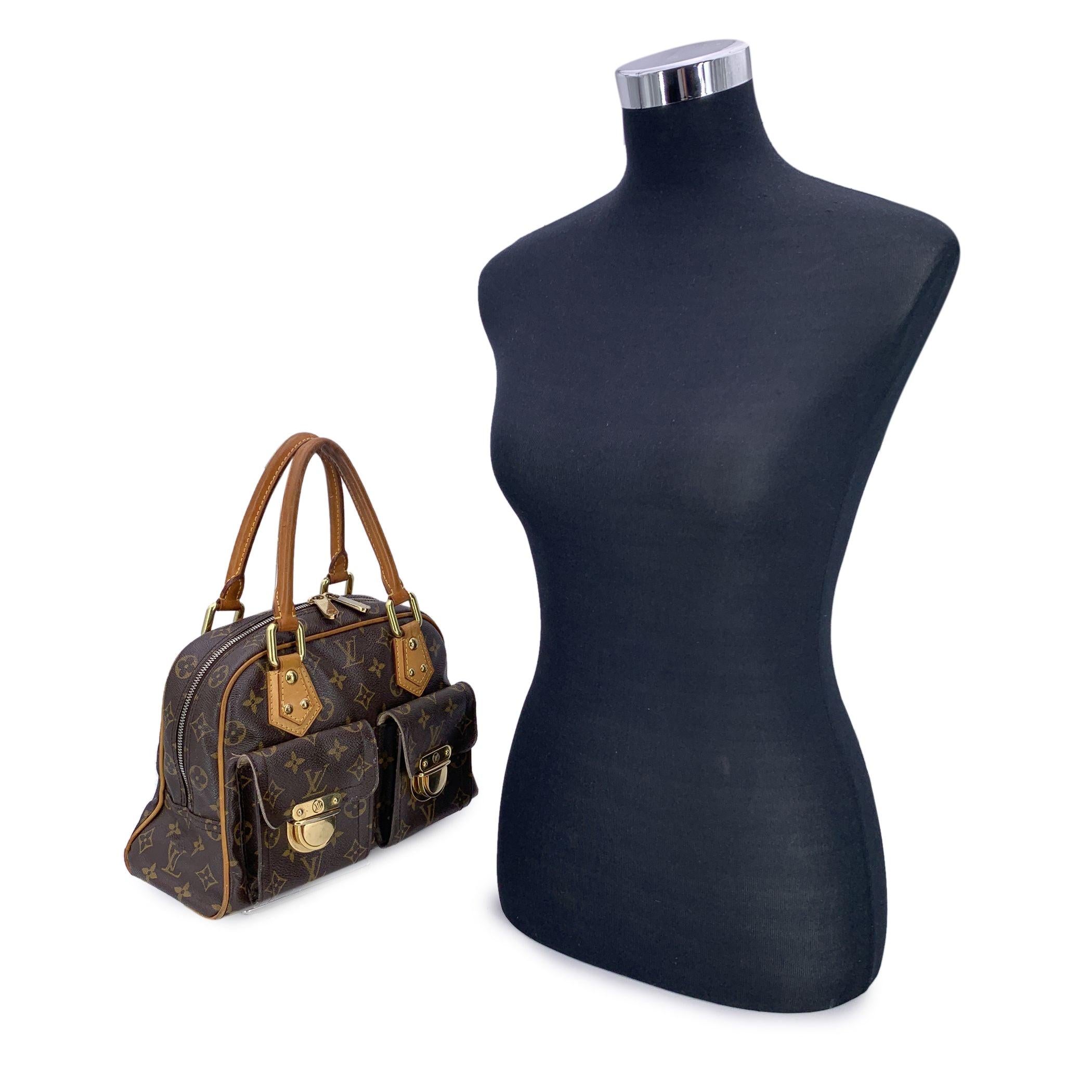 Questa bellissima borsa sarà accompagnata da un certificato di autenticità fornito da autenticatori terzi. Il certificato verrà fornito senza alcun costo aggiuntivo Questa borsa Manhattan PM Satchel di Louis Vuitton è un esempio straordinario della