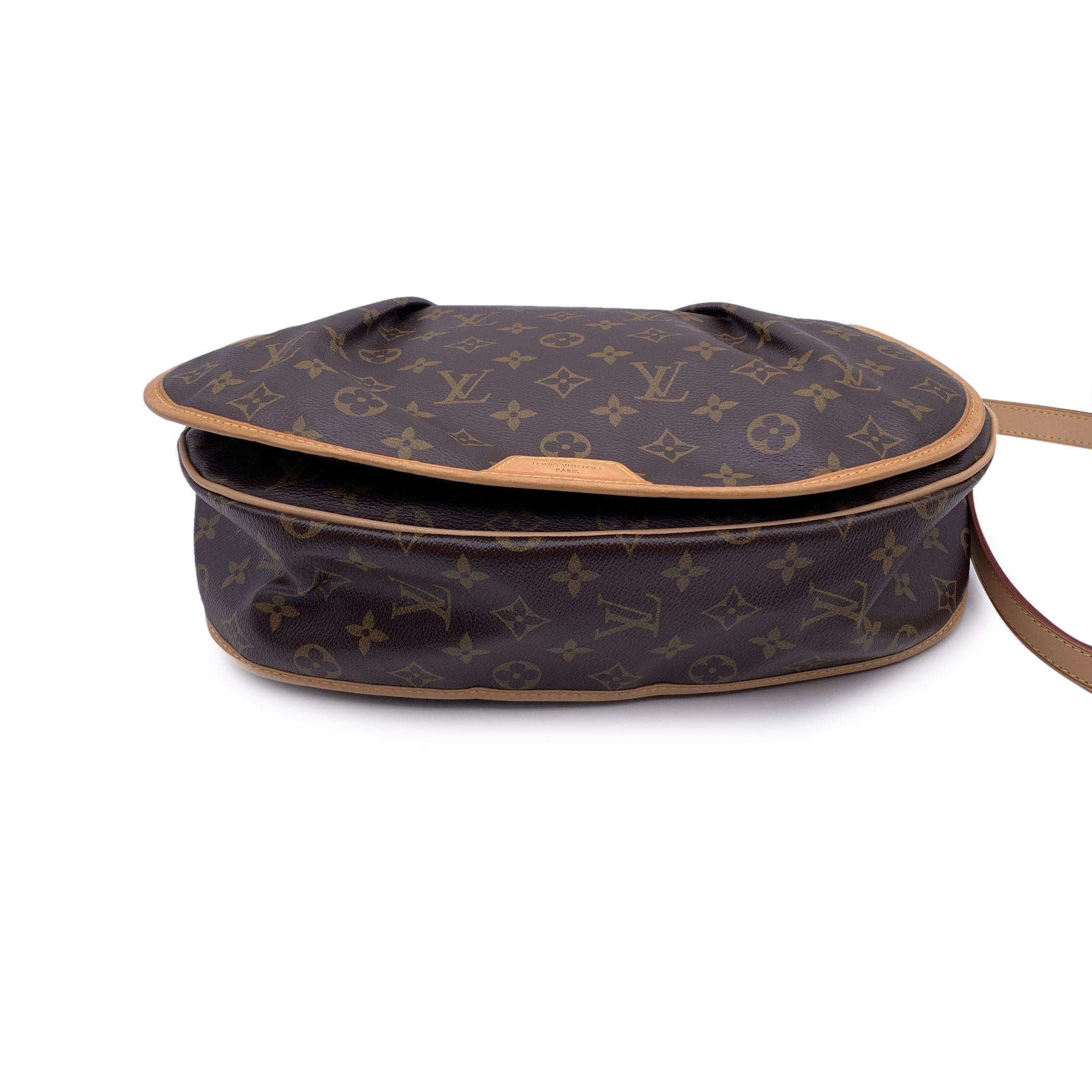 Louis Vuitton Monogram Canvas Menilmontant MM Crossbody Bag In Good Condition For Sale In Rome, Rome