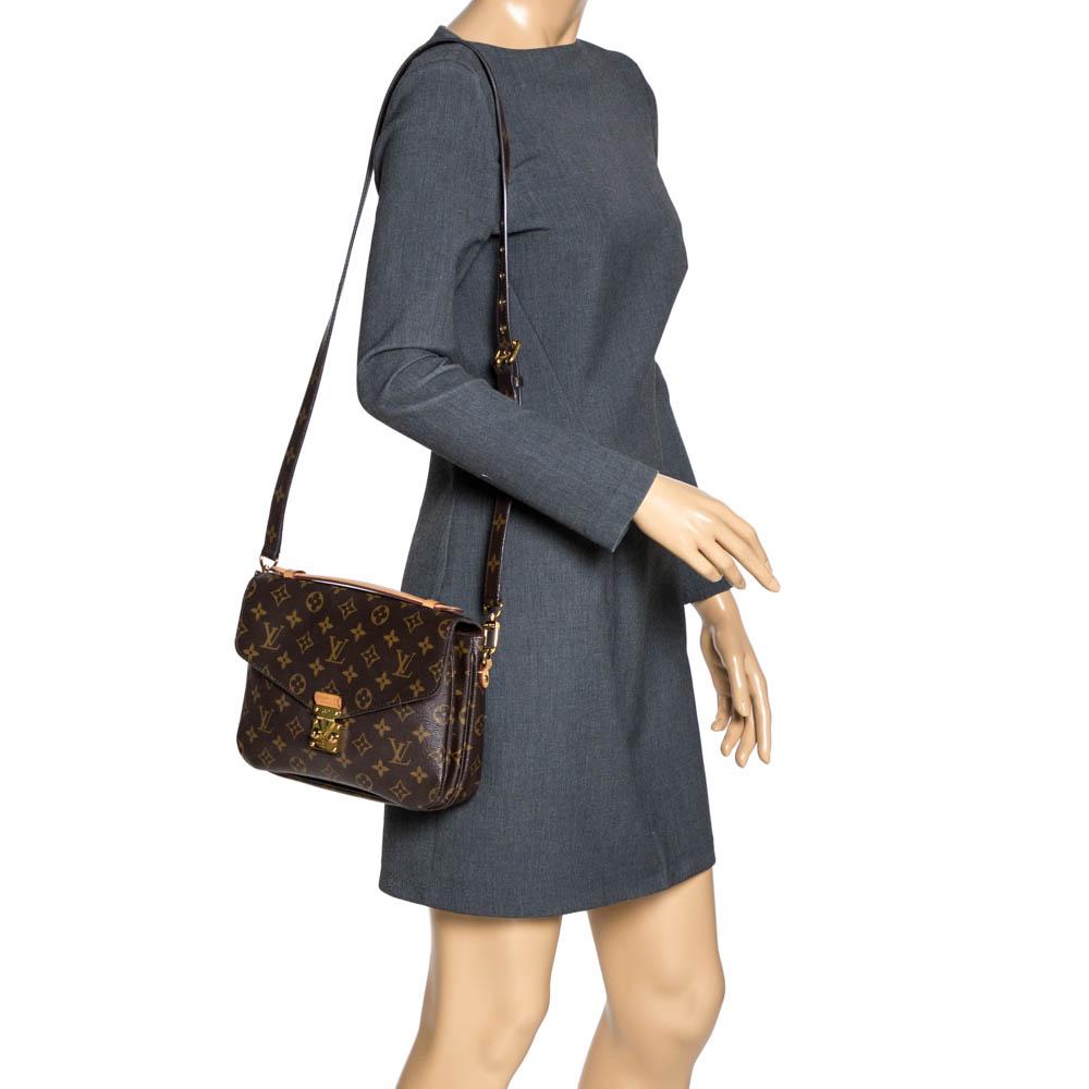 This elegant pochette Metis bag from Louis Vuitton is simple in design. Crafted from Monogram canvas, the bag features a front flap with gold-tone engraved push-lock closure. A single top handle and a detachable shoulder strap ensure you carry it