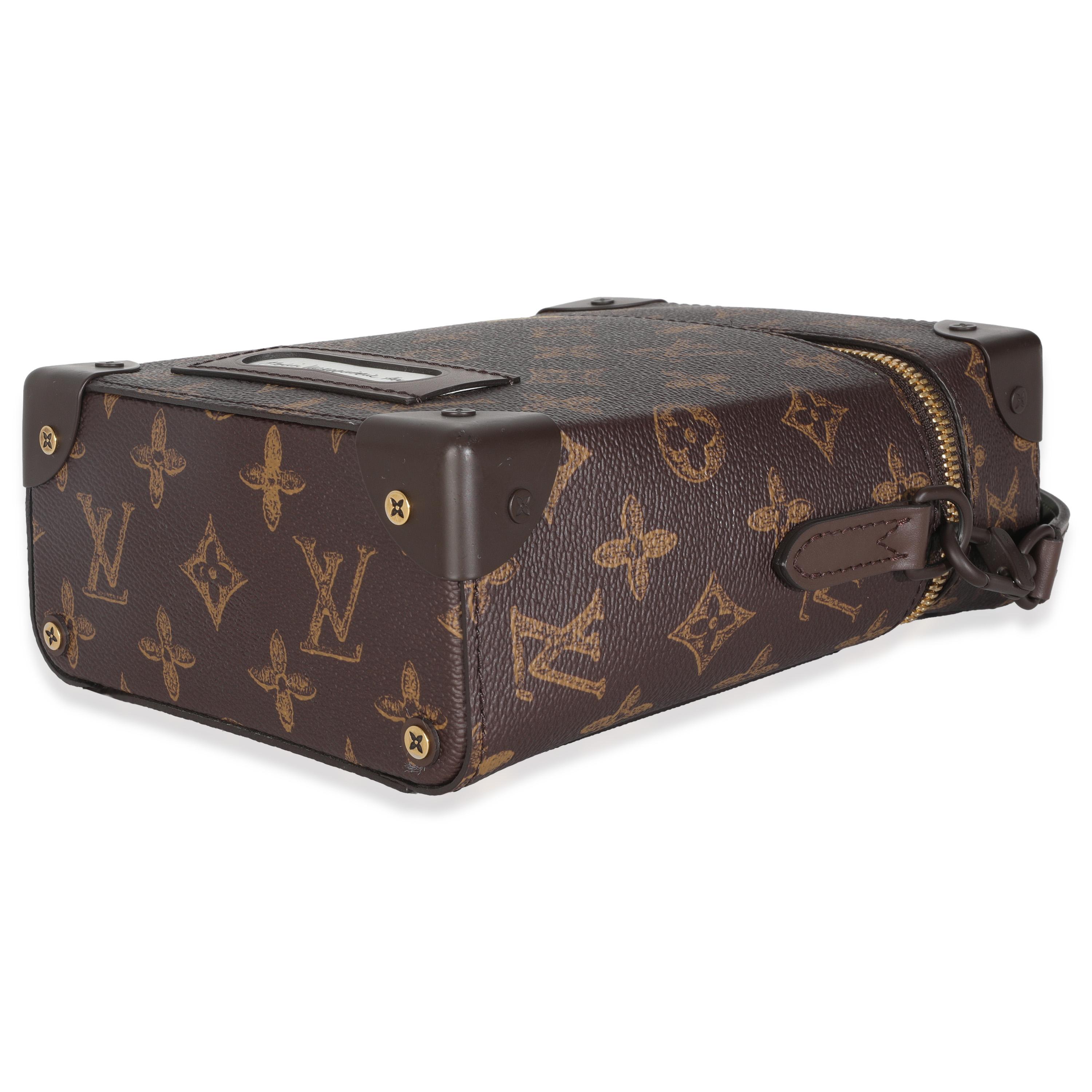 Women's Louis Vuitton Monogram Canvas N°7 Vertical Box Trunk For Sale
