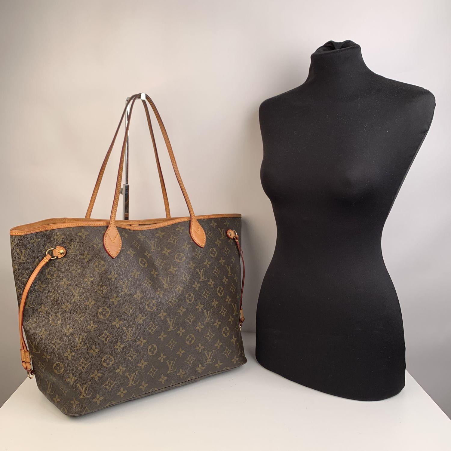 Louis Vuitton Neverfull GM Tote Bag. Monogram canvas with leather trim and handles. Redesigned interior with Louis Vuitton archive details. Open top. Fabric lining with 1 side zip pocket and D-ring inside. Golden color metallic pieces. 'LOUIS