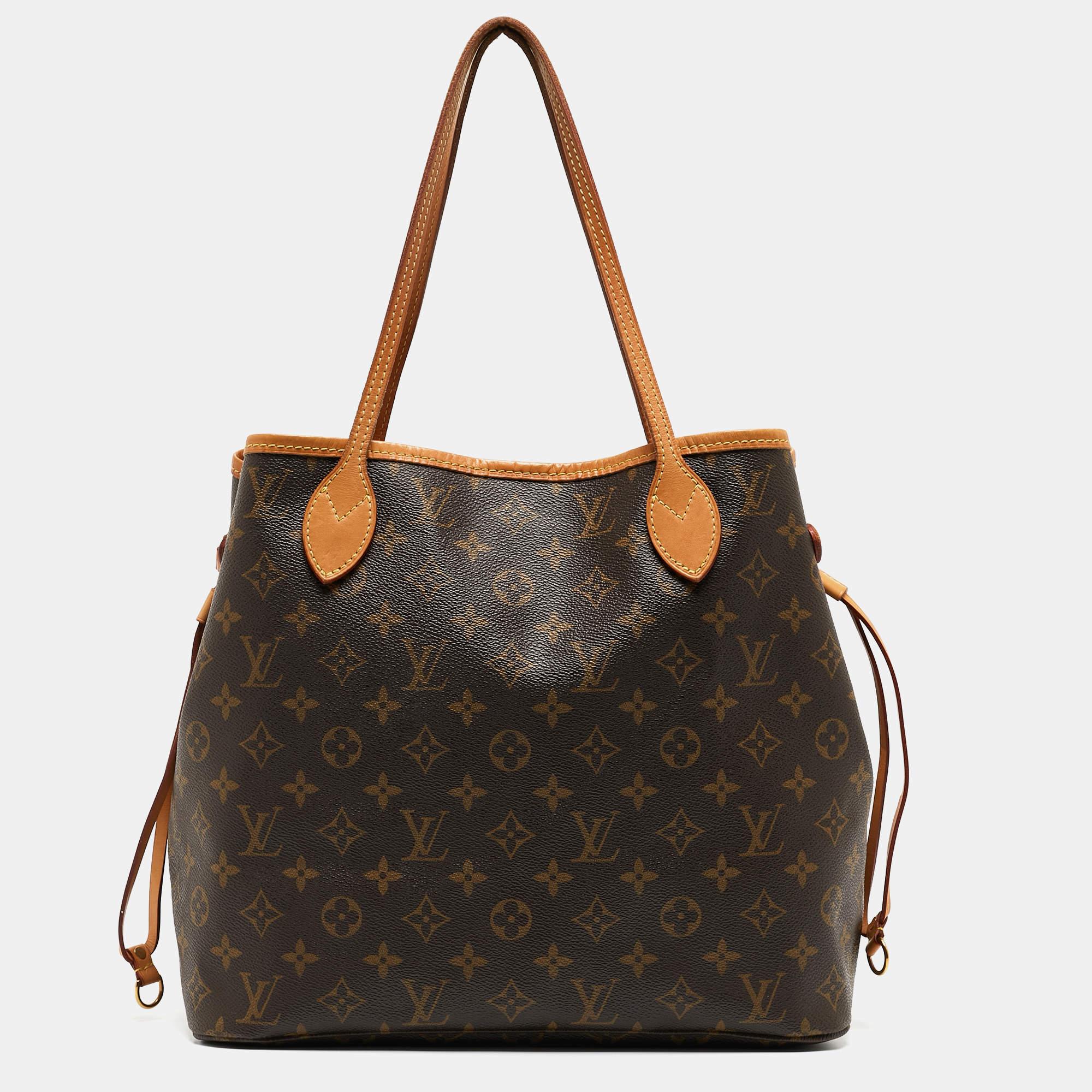 Louis Vuitton’s Neverfull was first introduced in 2007, and even today it is a popular design. Crafted from Monogram coated canvas, this Neverfull is luxurious. The bag has drawstrings on the sides, a spacious canvas interior that can house all your