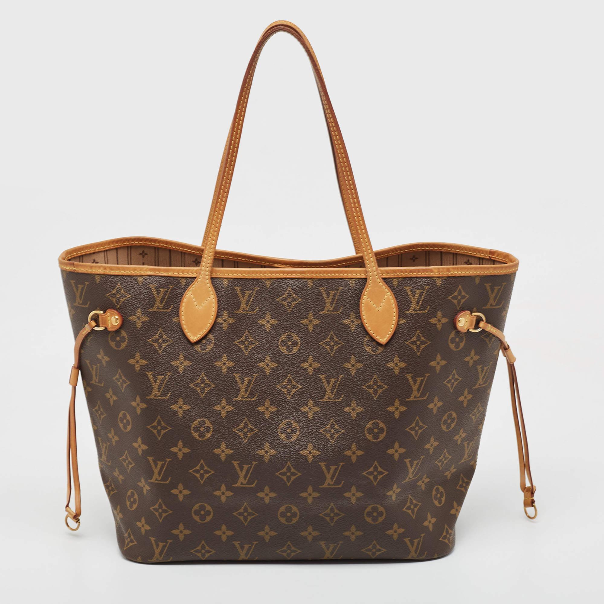 Louis Vuitton’s Neverfull was first introduced in 2007, and even today it is a popular design. Crafted from Monogram coated canvas, this Neverfull is luxurious. The bag has drawstrings on the sides, a spacious canvas interior that can house all your