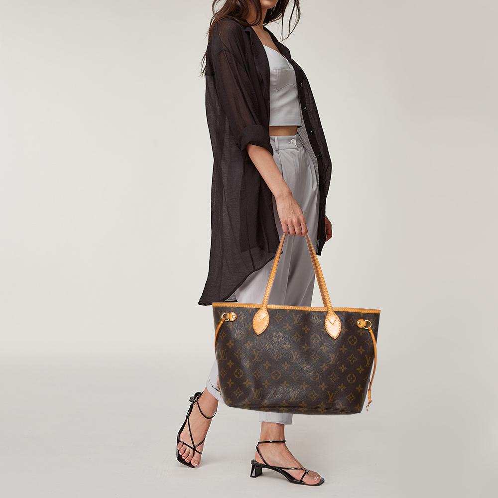 Louis Vuitton’s Neverfull was first introduced in 2007, and even today, it is a popular design. Crafted from Monogram canvas, this bag is gorgeous in appeal. It has drawstrings on the sides for the desired frame, a spacious canvas-lined interior