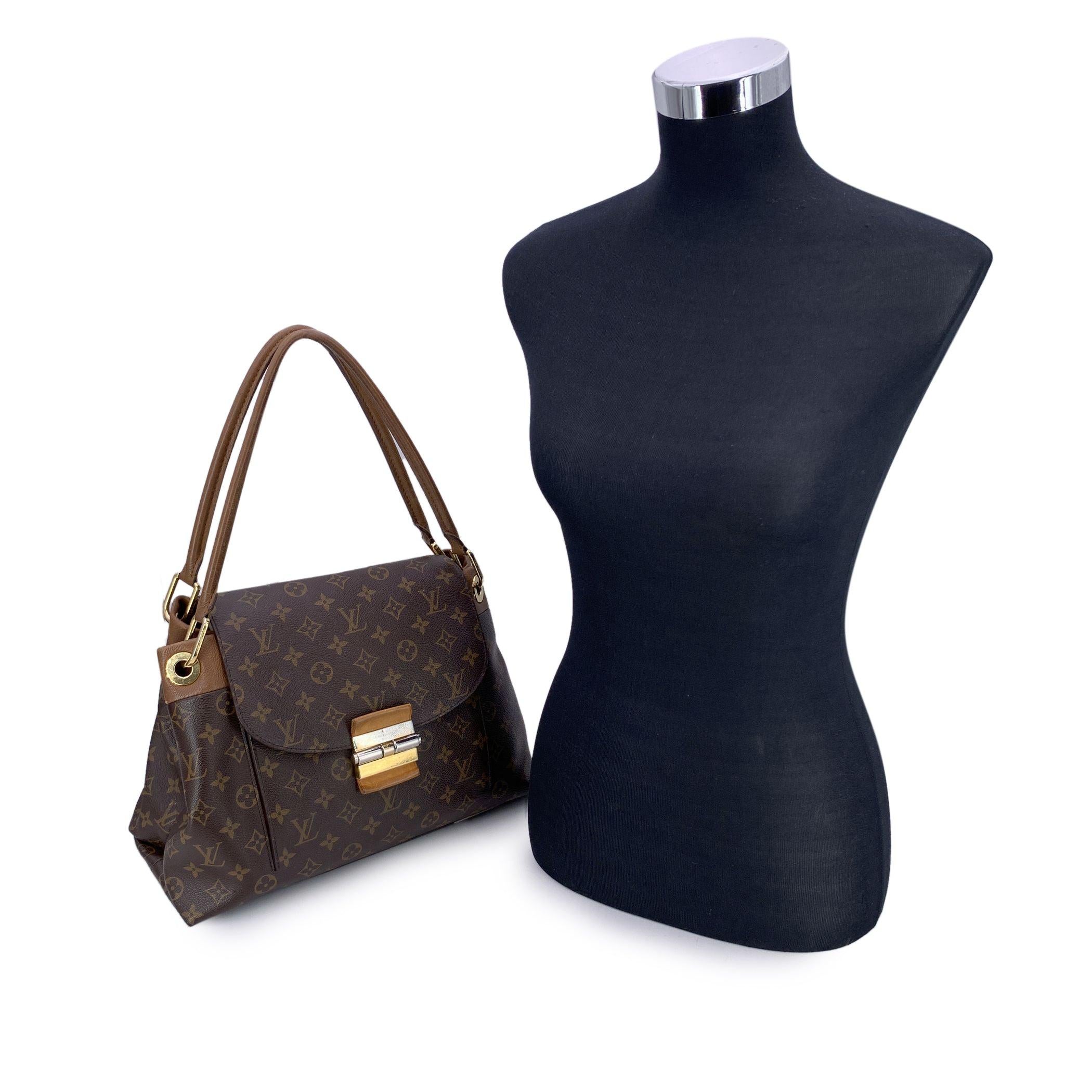 Diese schöne Tasche wird mit einem Echtheitszertifikat von Entrupy geliefert. Die Bescheinigung wird ohne weitere Kosten ausgestellt. Die Louis Vuitton Olympe Tasche ist der Inbegriff von raffinierter Eleganz und zeitloser Raffinesse, ein Stück, das