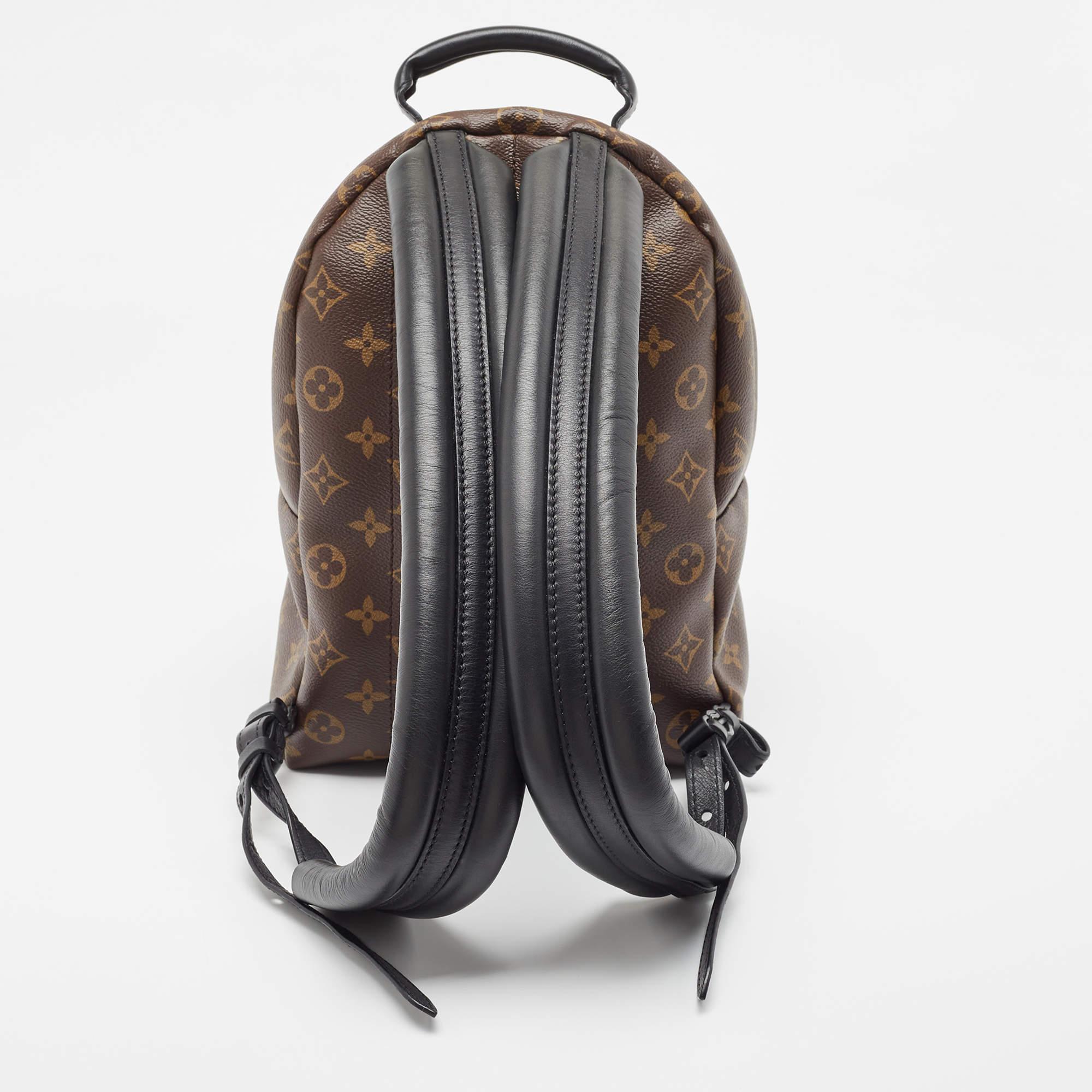 The Palm Springs gives a stylish twist to the backpack, transforming a practical staple into an on-point city bag. This charming creation is crafted from monogram canvas, leather, and gold-tone hardware. The padded shoulder straps allow easy wear.