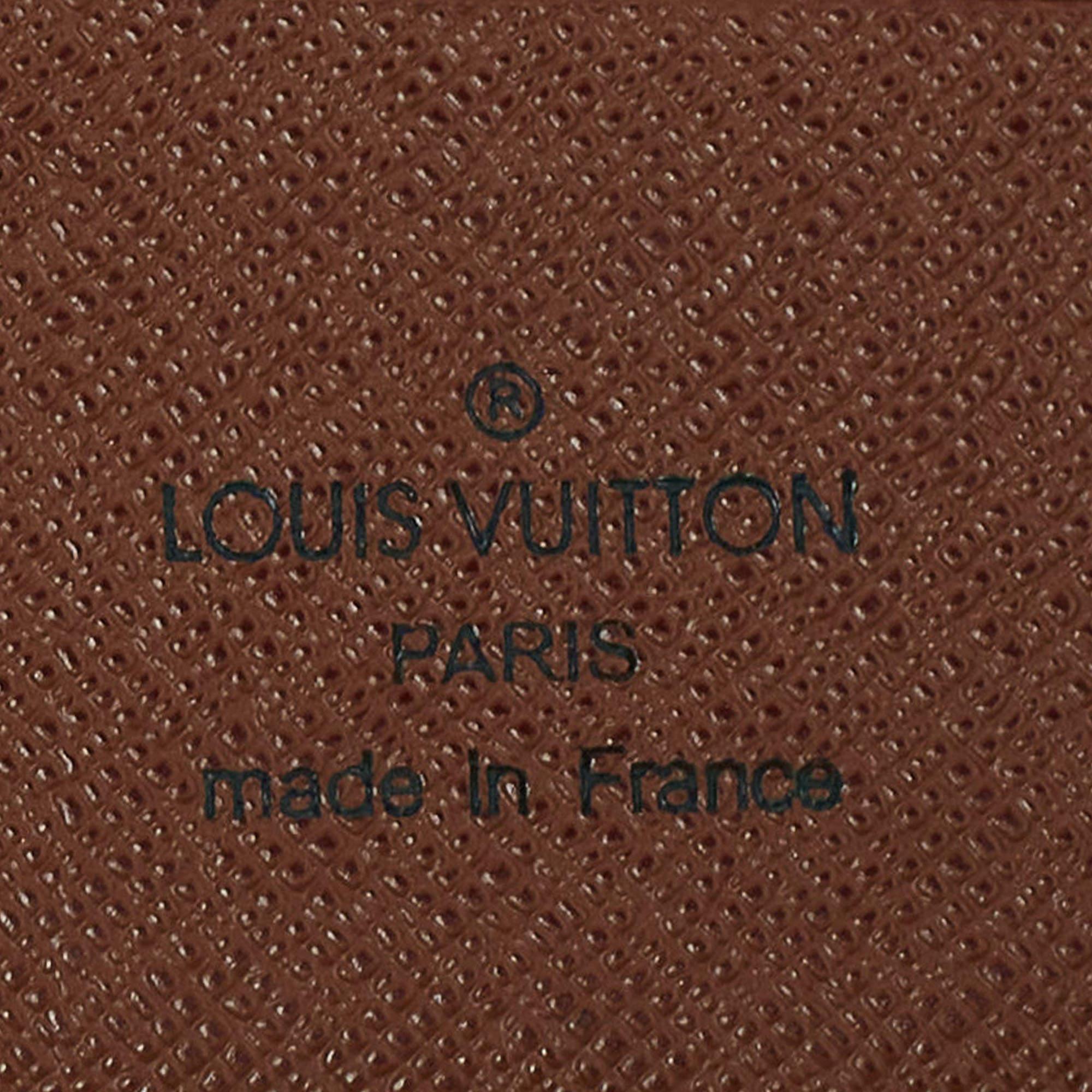 Louis Vuitton Monogram Canvas Passport Cover In Excellent Condition In Dubai, Al Qouz 2
