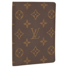 Couverture de passeport Louis Vuitton en toile monogrammée