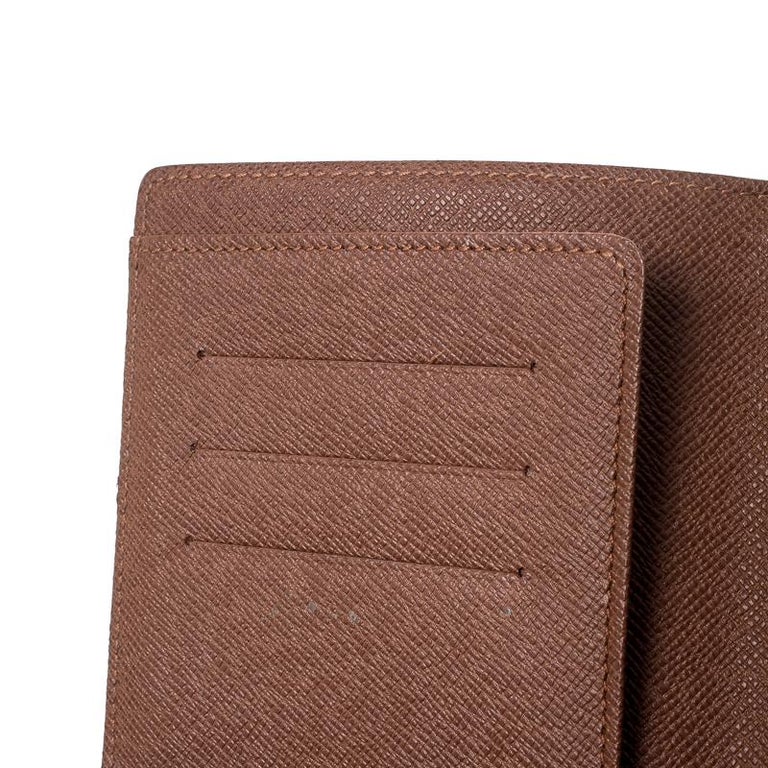 Louis Vuitton Monogram Canvas Passport Holder For Sale at 1stDibs