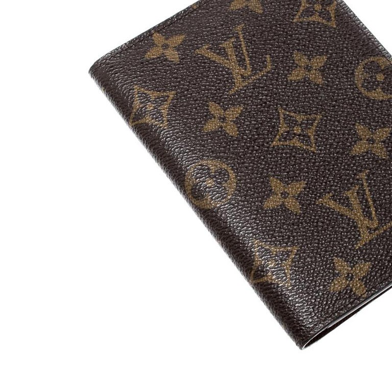 Louis Vuitton Monogram Canvas Passport Holder For Sale at 1stDibs