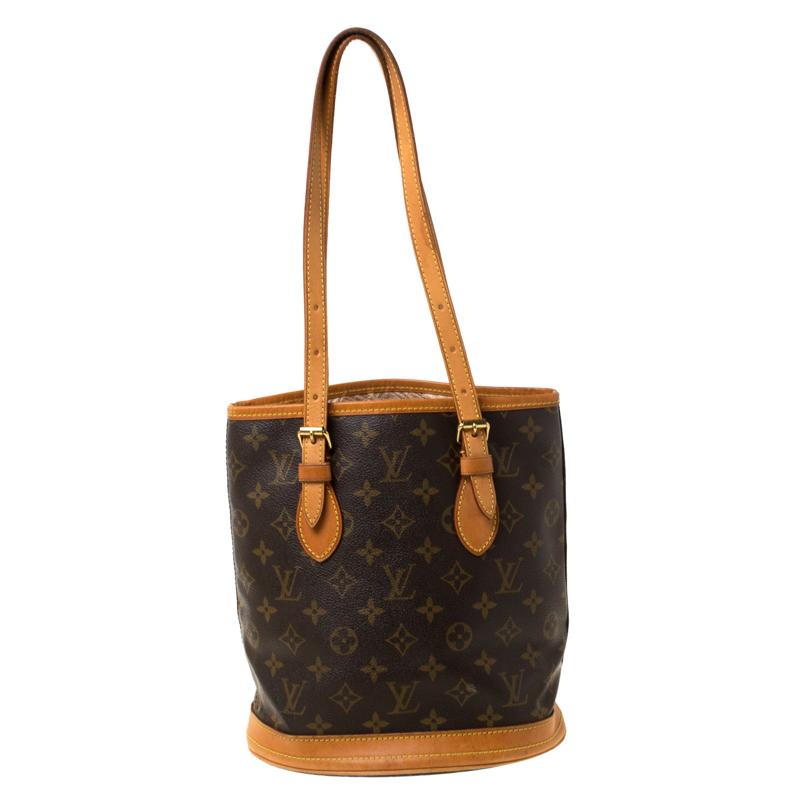 This Loius Vuitton Petit Bucket bag flaunts the designer's rich heritage. Crafted from Monogram canvas, this LV creation features dual top handles and protective metal feet at the bottom. The bag opens to a leather-lined interior housing a zip