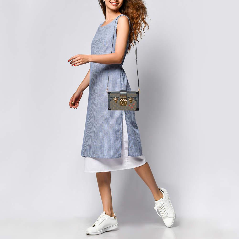Designer bags are ideal companions for ample occasions Here we have a fashion meets functionality piece crafted with precision. It has been equipped with a well sized interior that can easily fit all your essentials.
