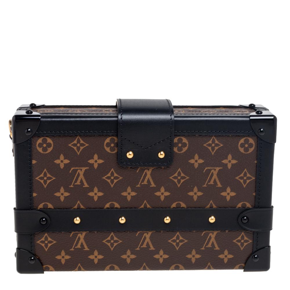 If you're looking for a bag with a blend of modern style and exquisite craftsmanship, this Louis Vuitton Petite Malle Bag is the answer. Crafted from monogram canvas and leather, it features armored corners, a band flap with a logo-engraved S-lock,