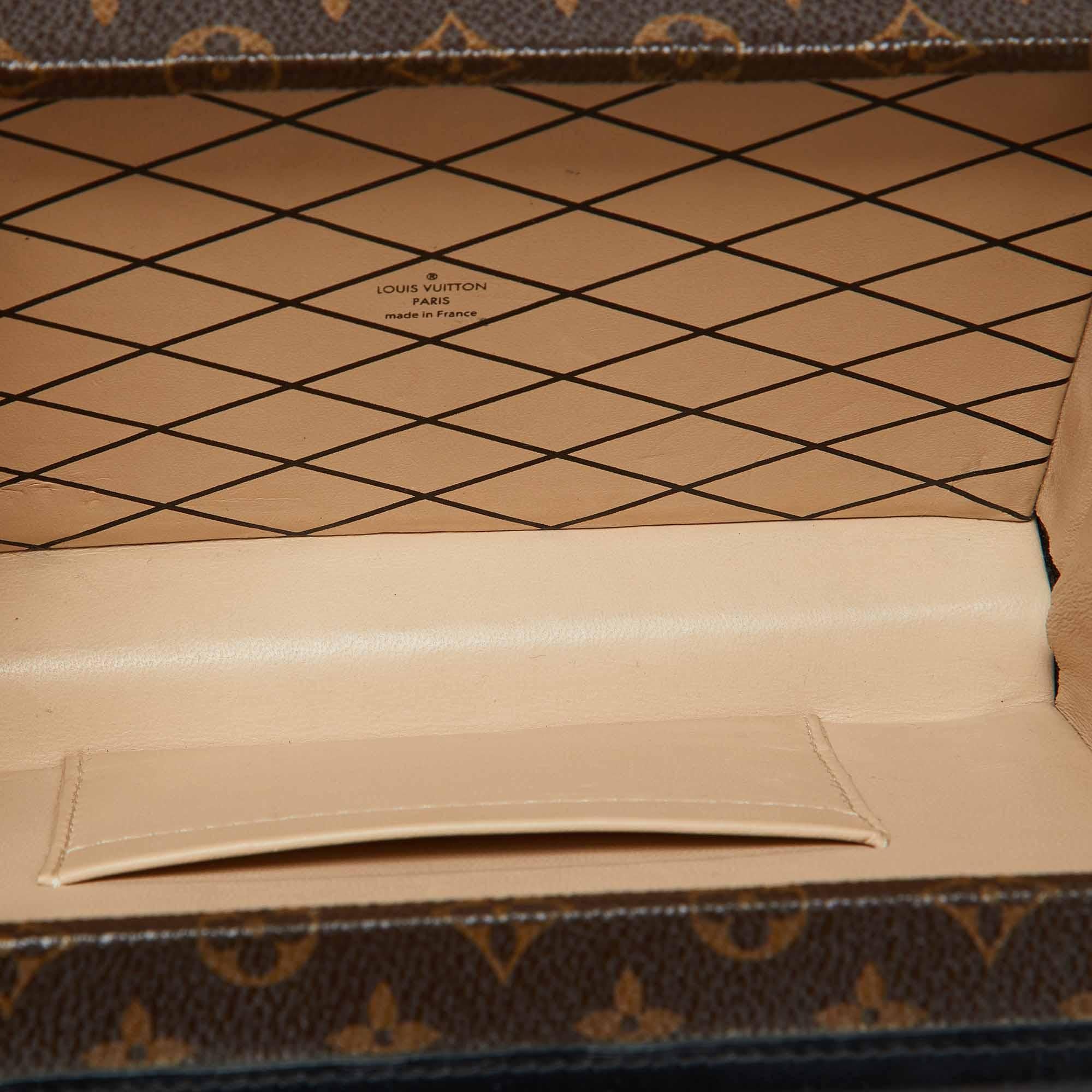 Louis Vuitton - Sac à main en toile Monogram Petite Malle 3