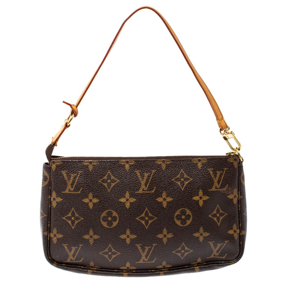 This chic creation by Louis Vuitton is the epitome of class and style. Crafted in Italy from monogram canvas, the pochette comes with a detachable handle that can be removed so that the creation doubles up as a clutch. The top zip closure opens to a