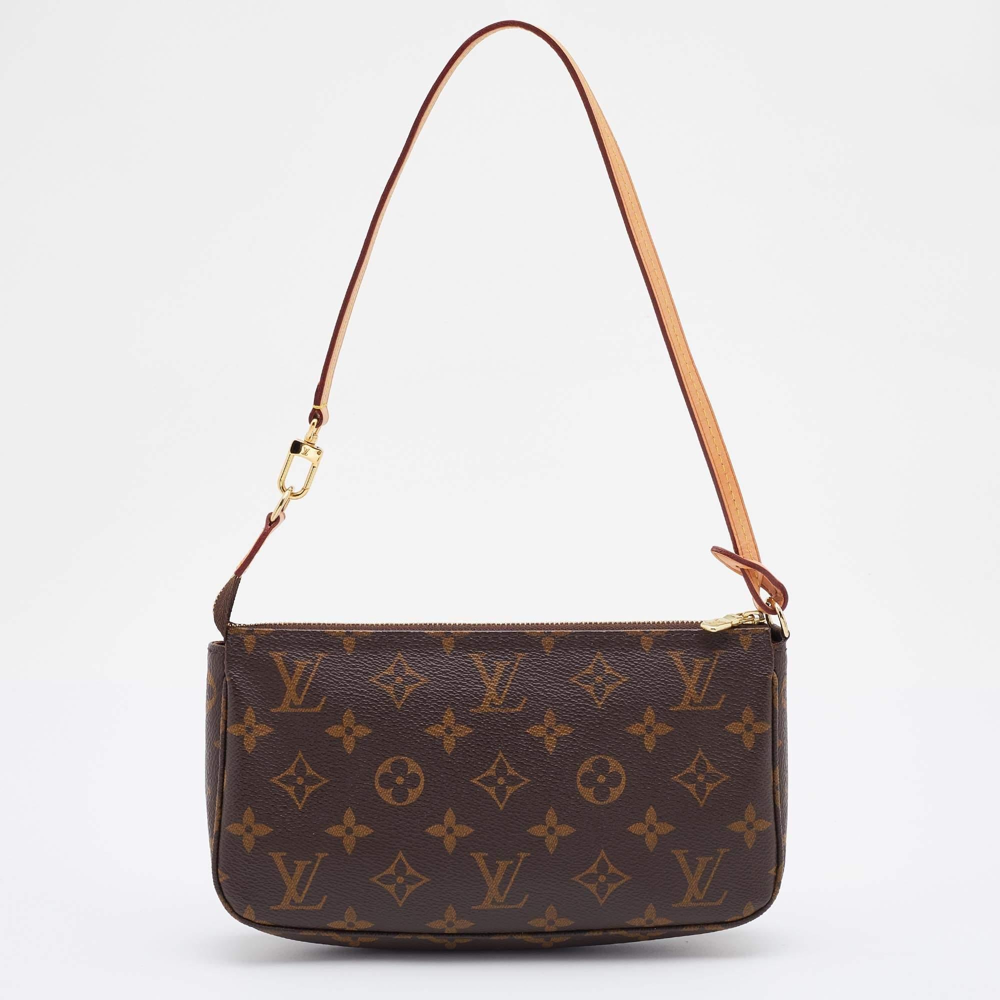 With this bag, Louis Vuitton introduces a beautiful piece of addition for the smart woman. An ideal brown bag that calls out to the modern woman in you. Tailored to a smooth finish, this monogram canvas bag adds oodles of sophistication to your