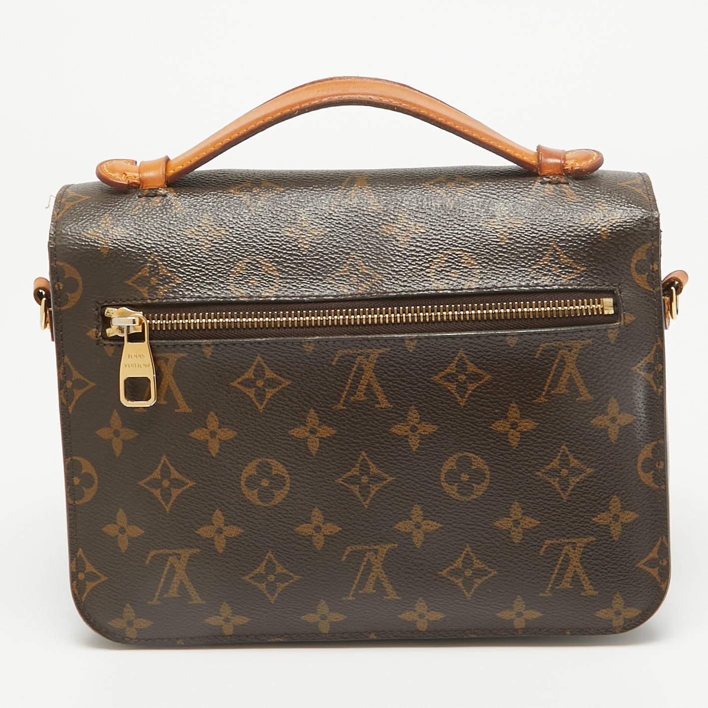 Louis Vuitton Monogram Canvas Pochette Metis Bag In Fair Condition In Dubai, Al Qouz 2