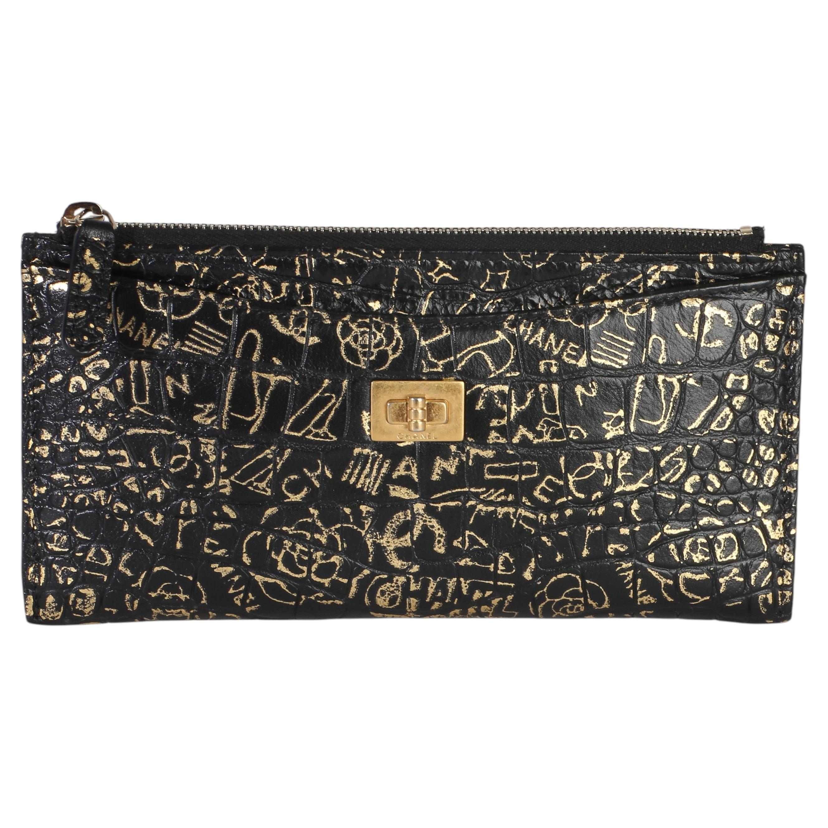 Chanel Black Gold Calfskin Crocodile Embossed Graffiti 2.55 Cocodile Reissue Zip For Sale