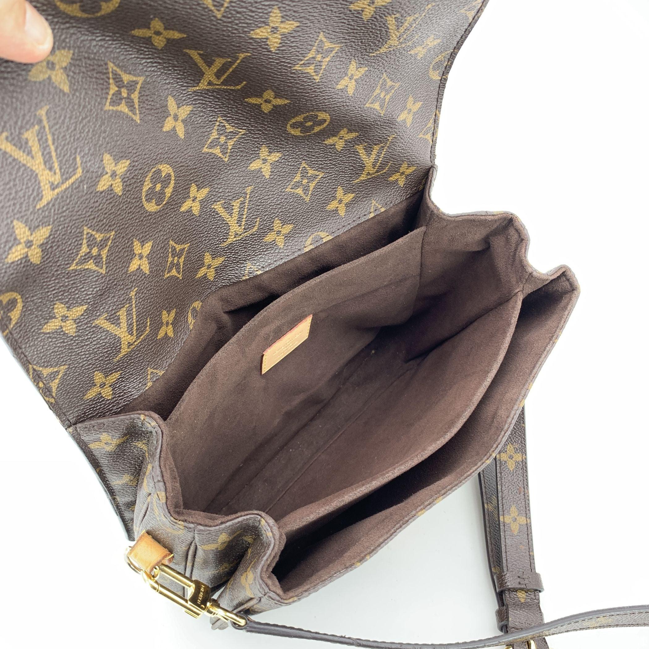 Women's Louis Vuitton Monogram Canvas Pochette Metis Handbag Shoulder Bag For Sale
