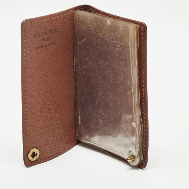 Louis Vuittons cardholder is a wonderful accessory to add to your everyday style essentials. It is crafted with care and finished with gold tone hardware.