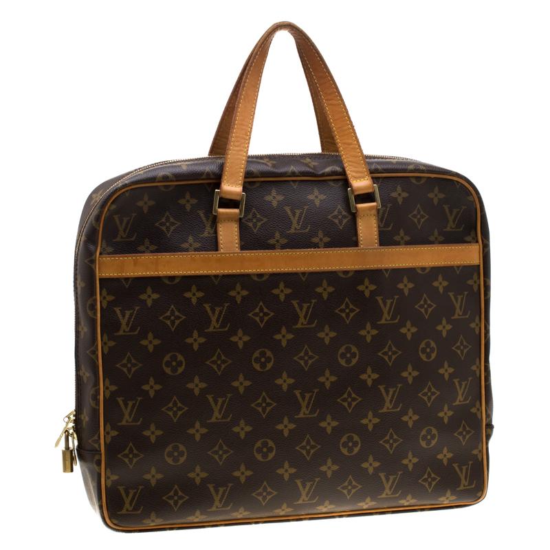 For all those smart, corporate women, here's a chance to grab a perfect bag for you. Louis Vuitton brings to you this Porte Documents Pegase briefcase crafted with monogram coated canvas and designed with smooth leather trims. The zip top closure is