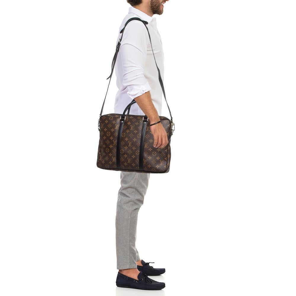 Louis Vuitton Monogram Canvas Porte Documents Voyage PM Bag In Good Condition For Sale In Dubai, Al Qouz 2