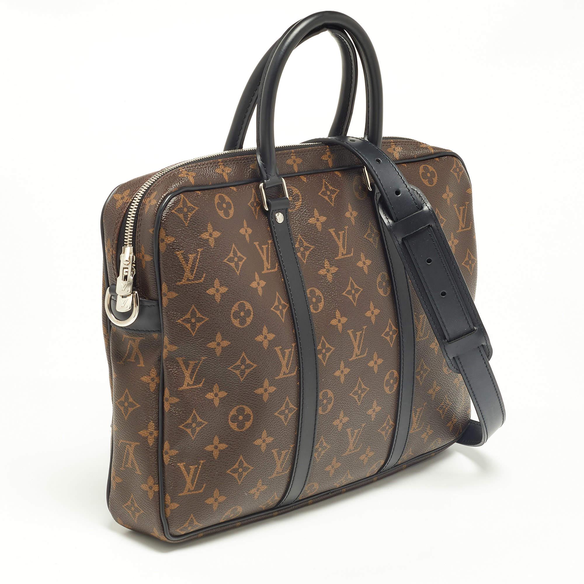 Louis Vuitton Monogram Canvas Porte Documents Voyage PM Bag In Good Condition In Dubai, Al Qouz 2