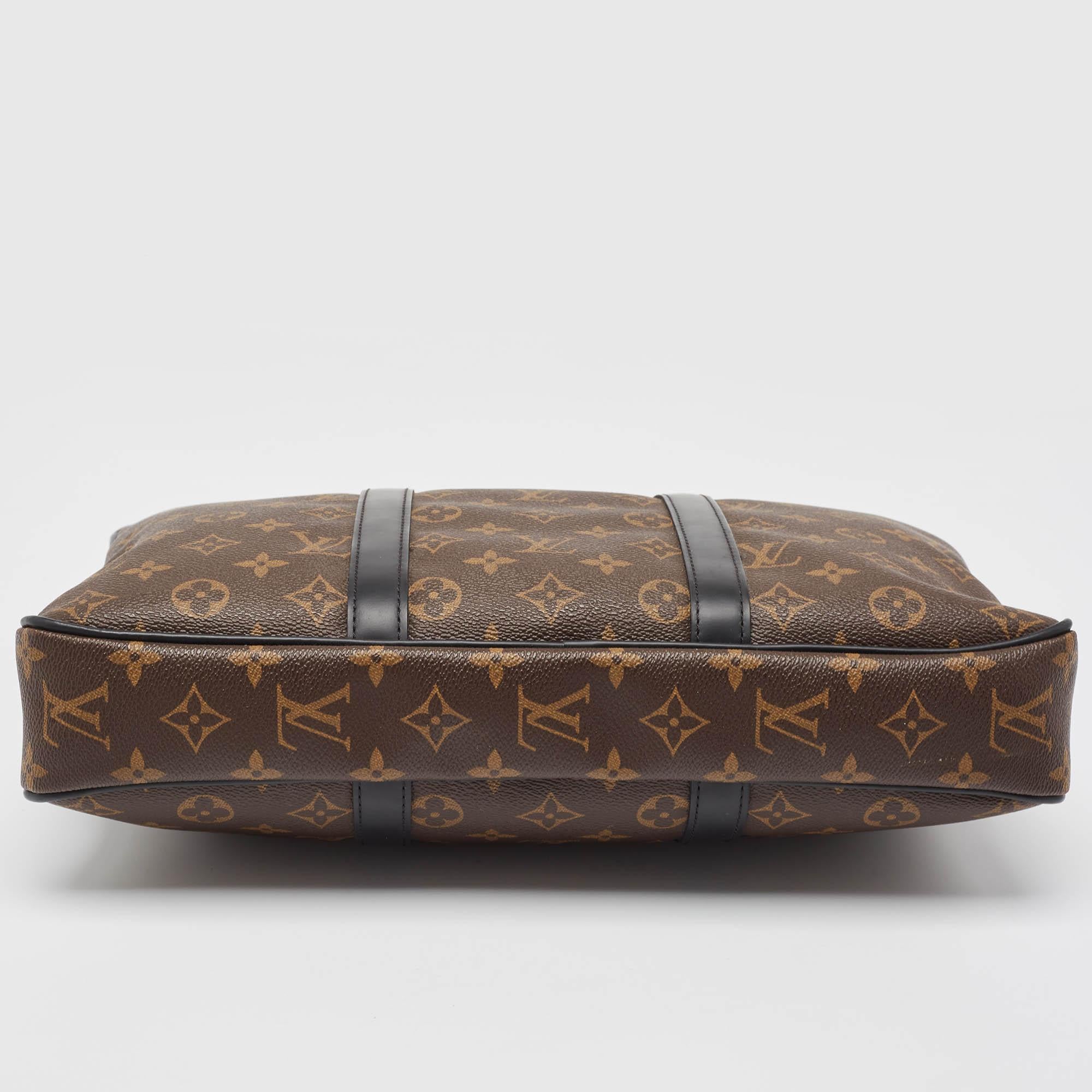 Louis Vuitton Monogram Canvas Porte Documents Voyage PM Bag For Sale 1