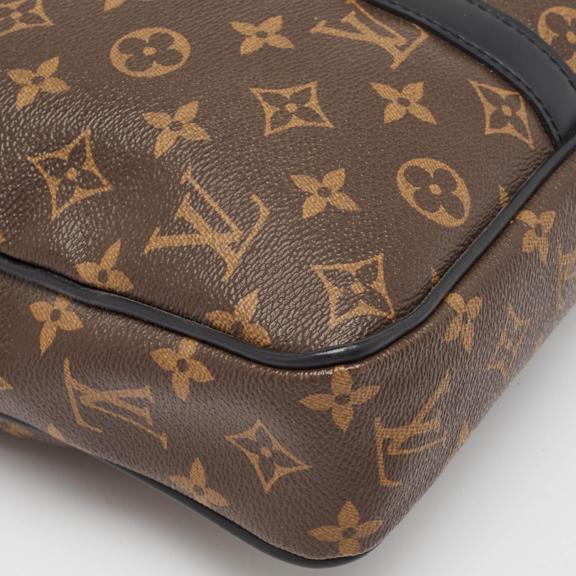 Louis Vuitton Monogram Canvas Porte Documents Voyage PM Bag For Sale 3