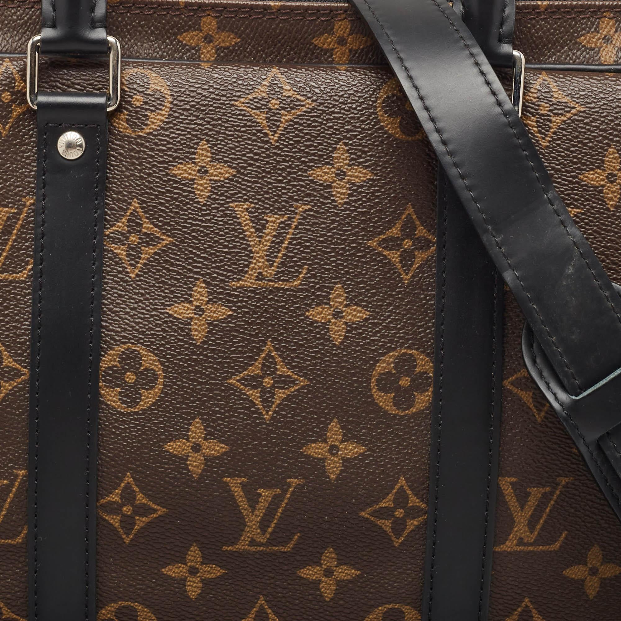 Louis Vuitton Monogram Canvas Porte Documents Voyage PM Bag For Sale 4
