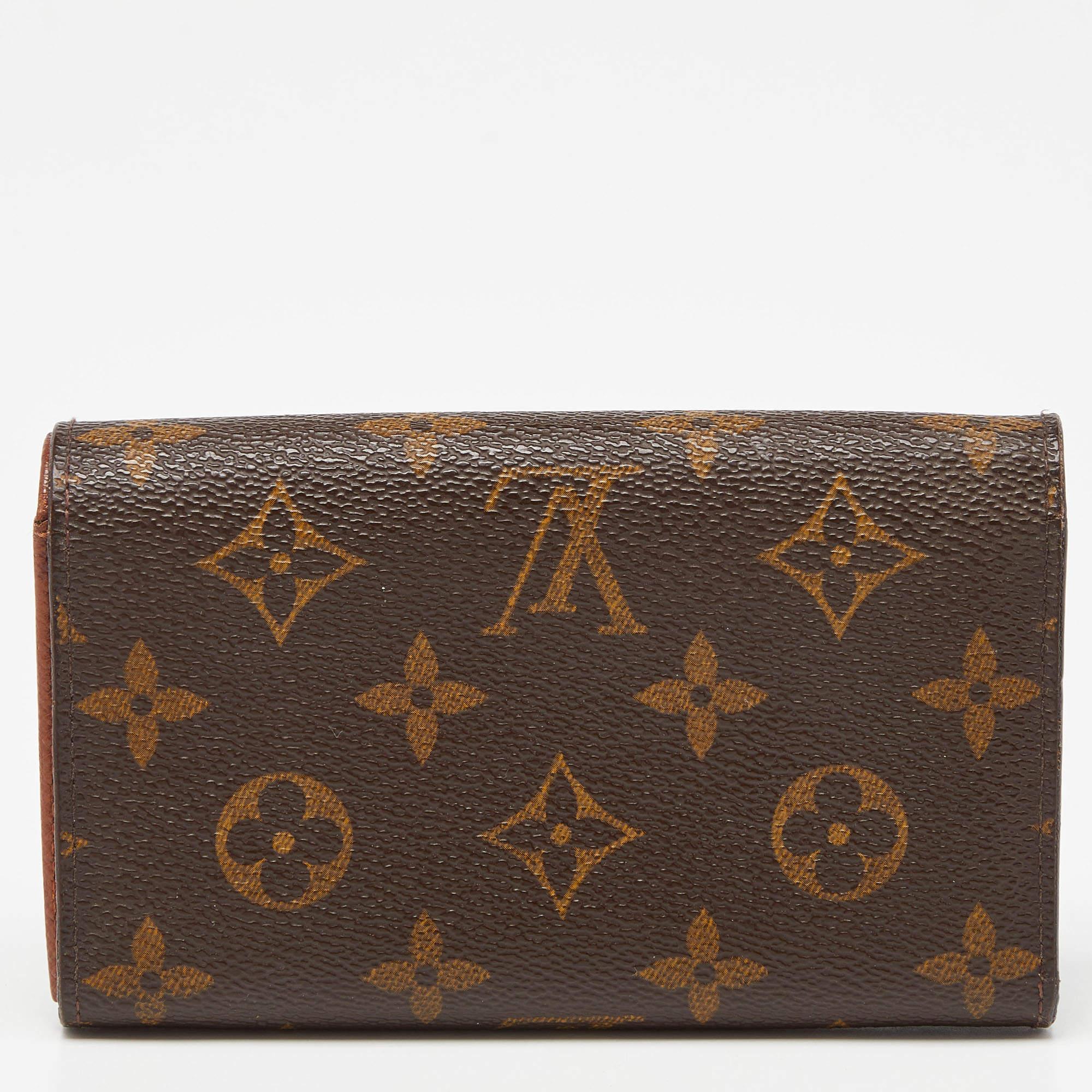Go for this versatile Louis Vuitton creation and organize your cash and cards with ease. Designed for everyday use, it is crafted from classic Monogram canvas and features a flap design that opens to an interior equipped with multiple