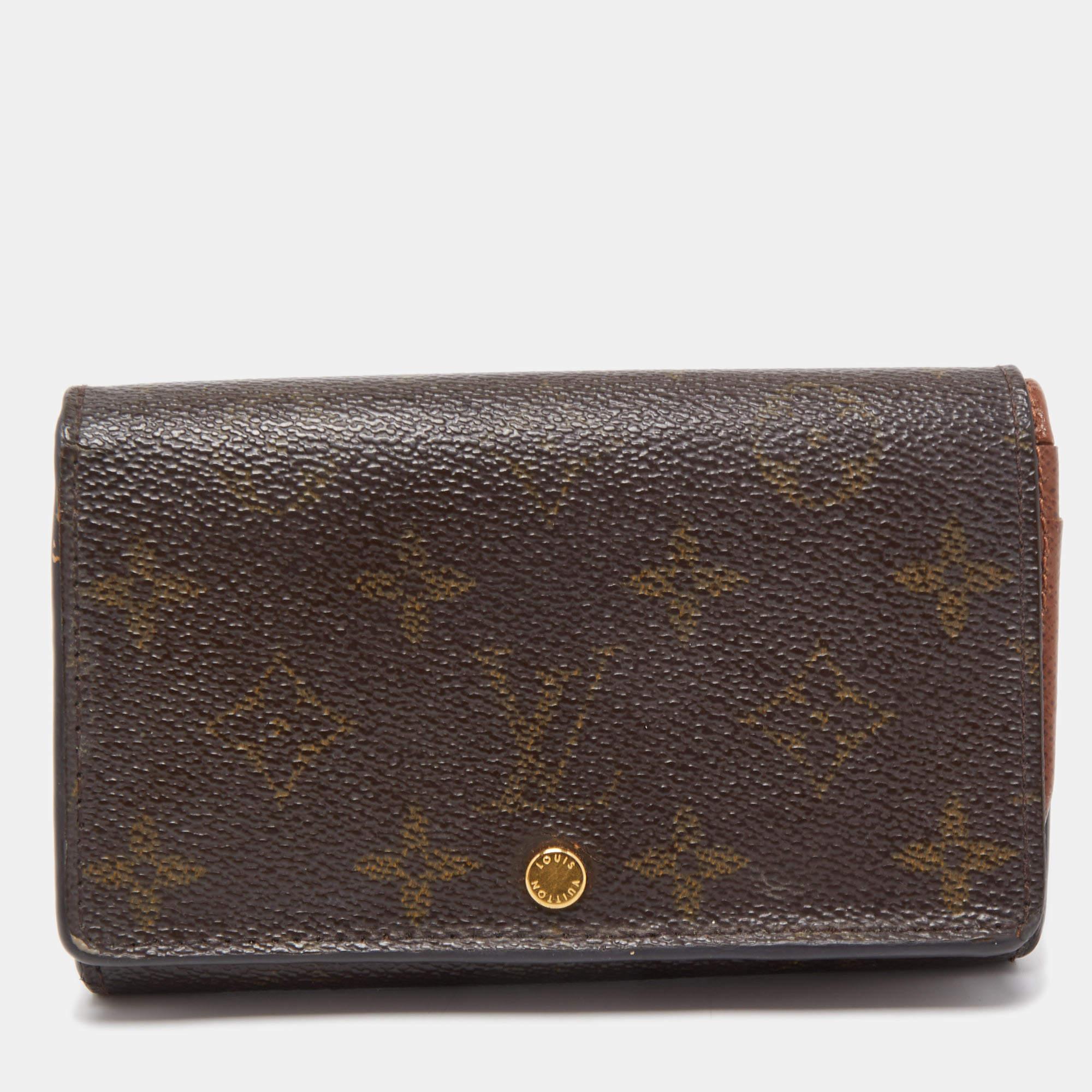 Louis Vuitton continues its history of delivering finely crafted accessories with this wallet. It has been crafted from Monogram canvas and is shaped beautifully. The wallet has a flap detail and press stud closure.

