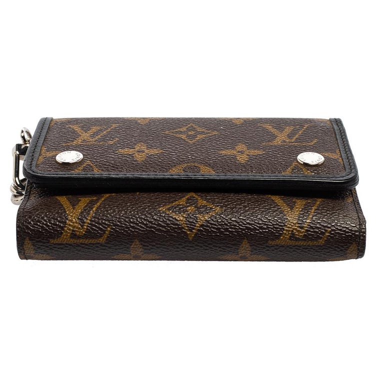 lv chain wallet mens