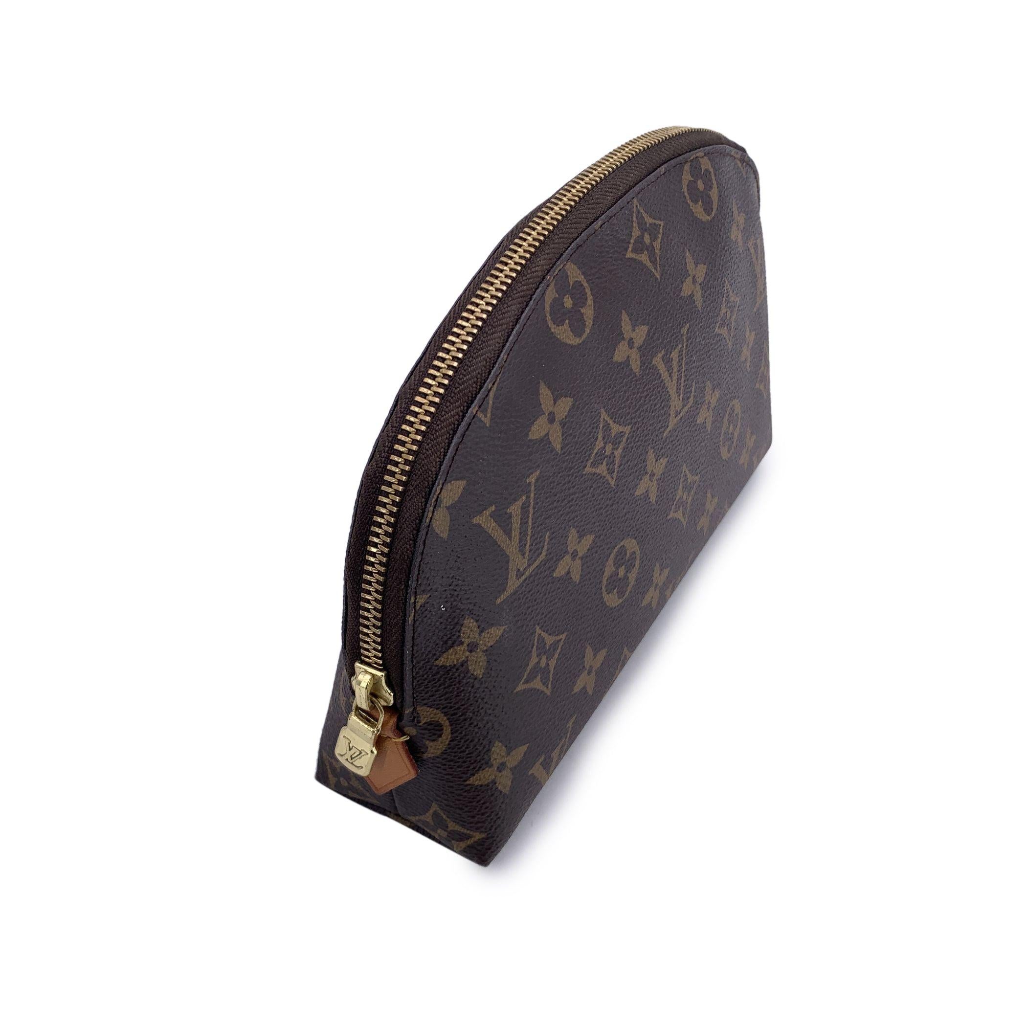 Louis Vuitton Monogram Canvas Pouch Pochette Cosmétique MM M46579 In Excellent Condition In Rome, Rome