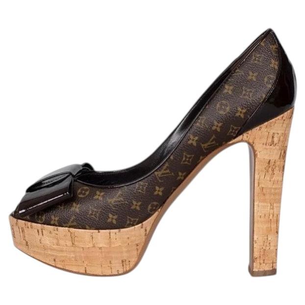 Louis Vuitton Monogram Canvas Pumps Size 39 For Sale