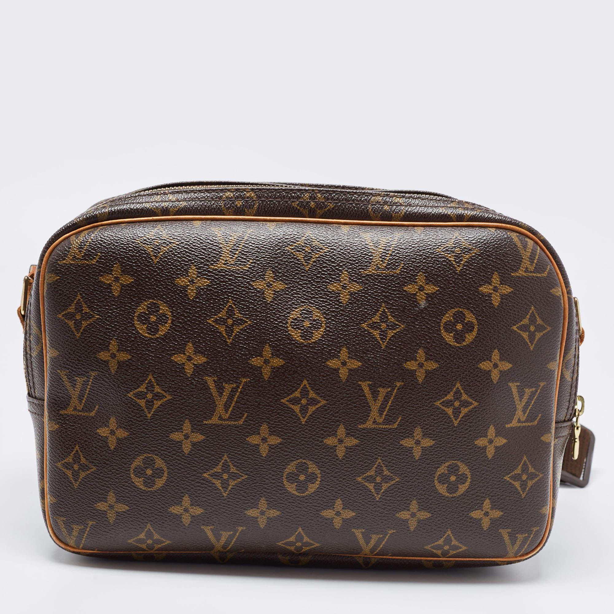 This in-vogue bag by Louis Vuitton will make a classy addition to your outfits. Look stunning with this bag perfect for you. This stylish monogram canvas bag is very stylish with its alluring features.

