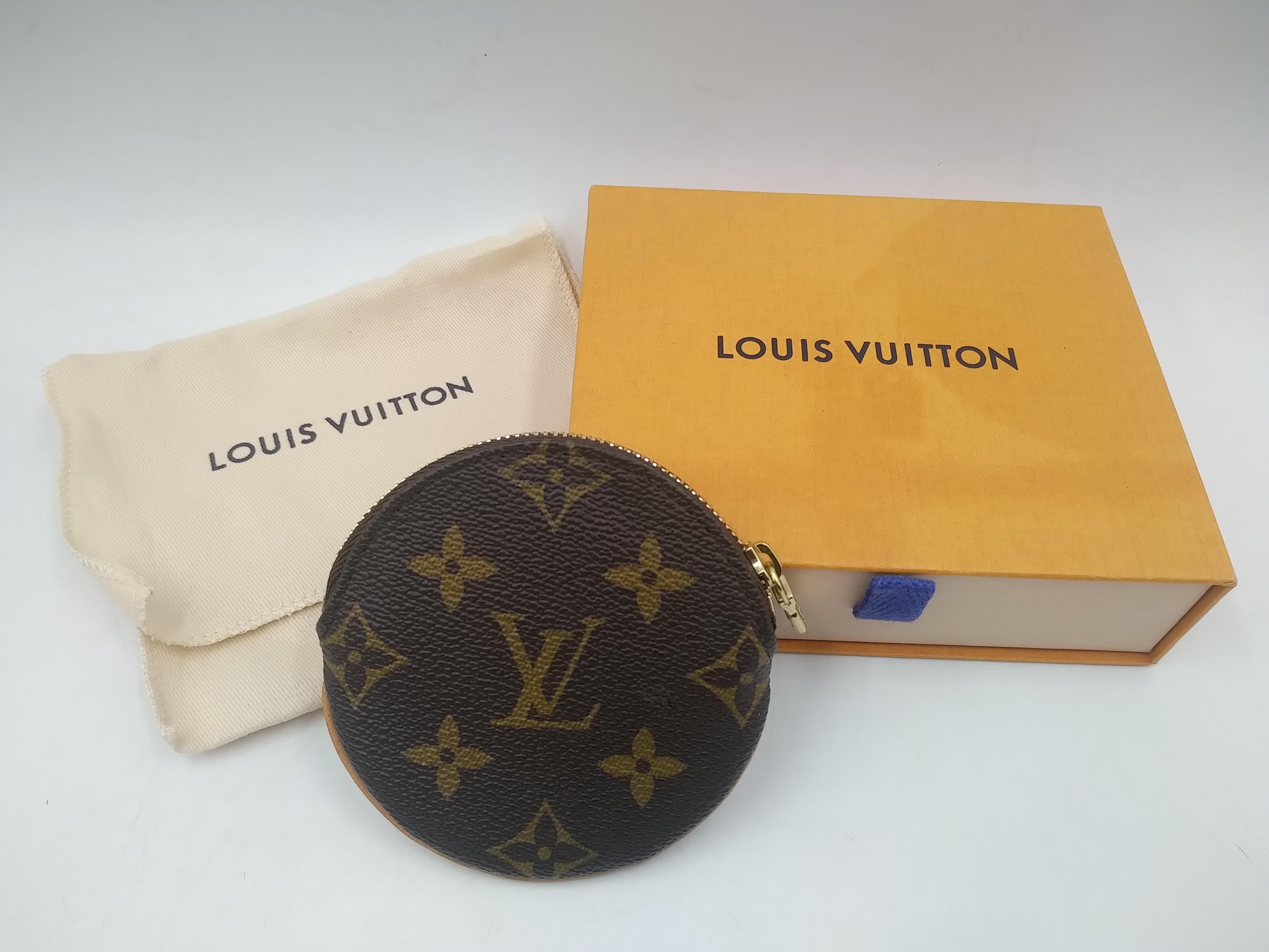 Louis Vuitton Monogram Canvas Round Coin Purse, 2017
- 100% authentic Louis Vuitton
- Monogram coated canvas with natural vachetta leather
- Single zip closure
- Brown cross-grain leather lining inside
- Hardware goldtone
- LV box and dust bag