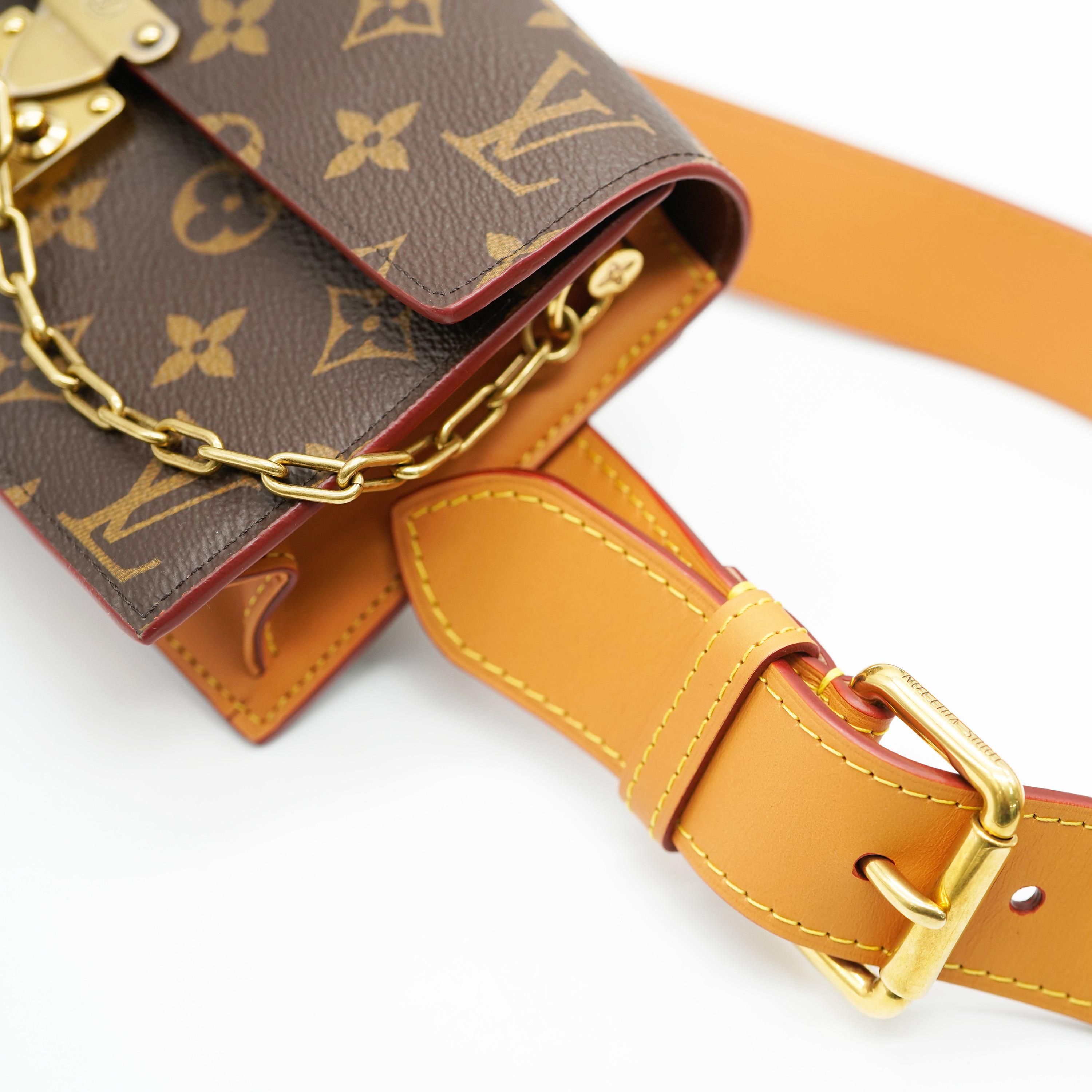 Marsupio da cintura con chiusura a S in tela Monogram di Louis Vuitton In condizioni ottime in vendita a New York, NY