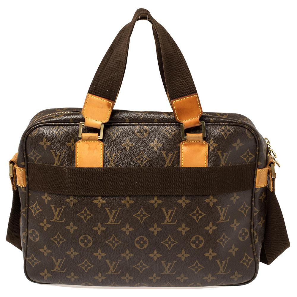 This stylish messenger bag from Louis Vuitton is made from Monogram canvas & leather and has gold-tone hardware. The bag features the iconic monogram pattern and a zip pocket on the front. It also has dual handles, a shoulder strap, and a