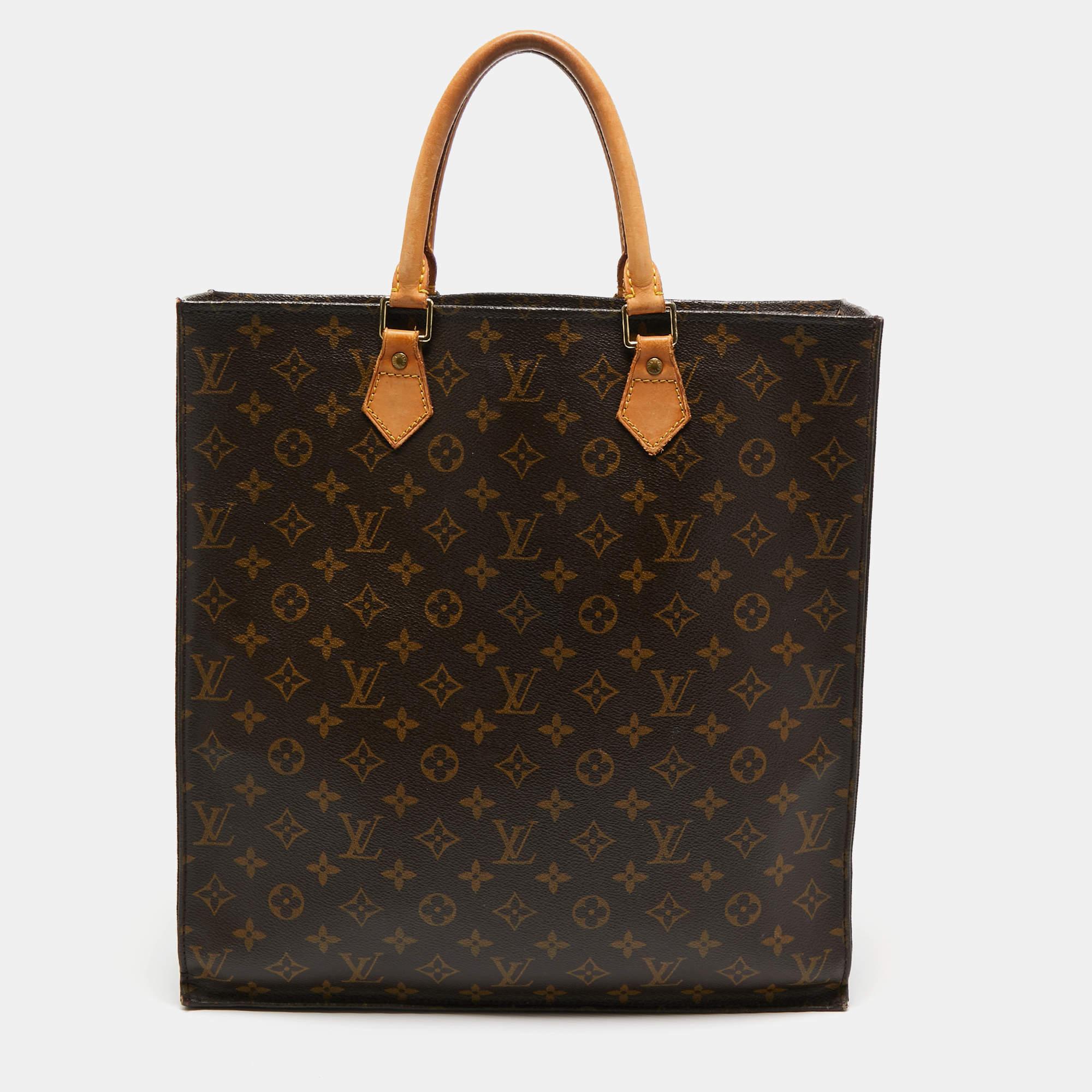 Now you can go to work in style with this Louis Vuitton Plat GM bag. Crafted from canvas, this bag features the iconic monogram spread, an open top and two rolled handles for easy carriage. The interior is leather-lined and spacious enough to carry