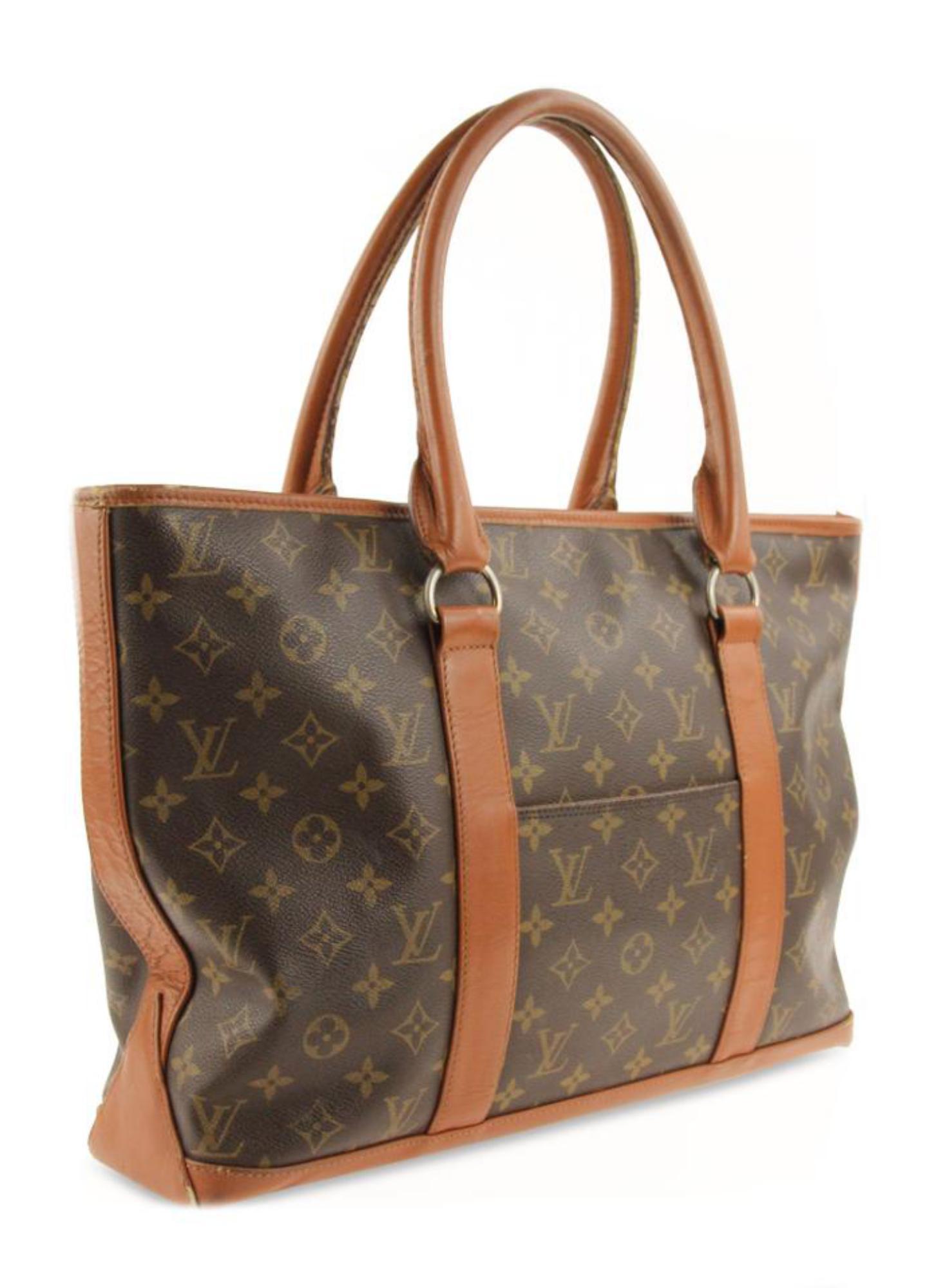The Louis Vuitton Sac Weekend PM Tote in classic brown monogram coated canvas will quickly become your go-to bag, ready to accompany you on a quick trip or over your shoulder as you transport your laptop to work.
Brown leather trim
Approximate